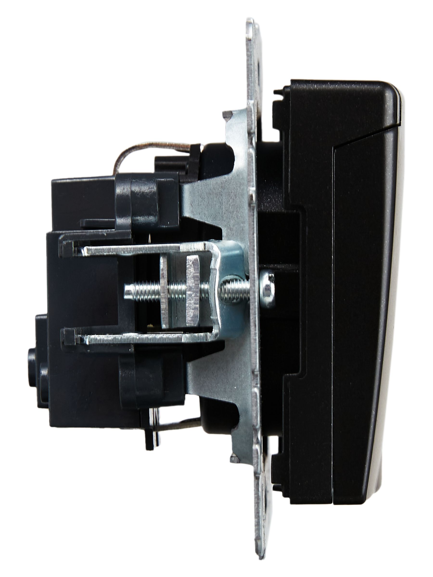 BRITE Розетка 1-местная с заземлением с защитными шторками и крышкой 16А IP20 РСбш10-3-БрЧ черный IEK — фото
