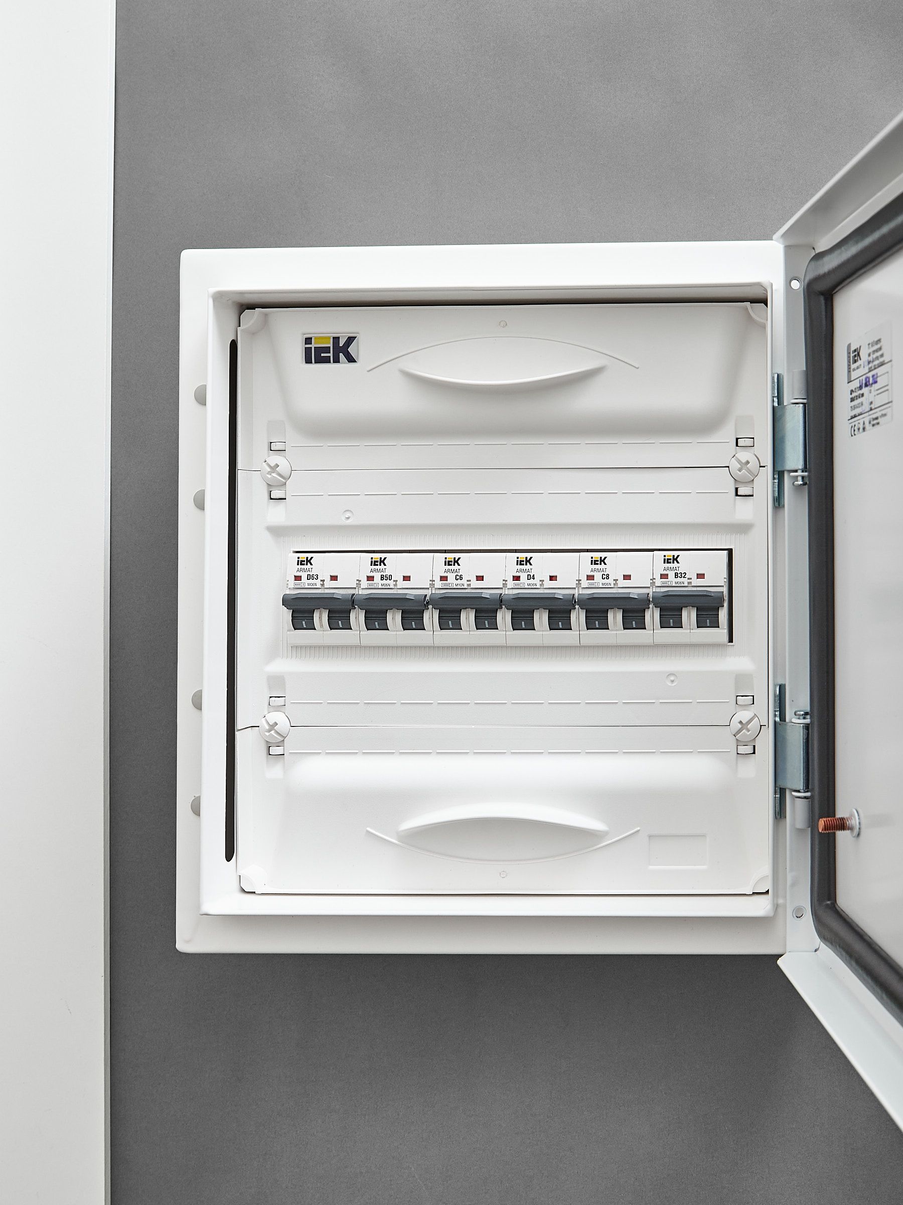 ARMAT Автоматический выключатель M06N 2P D 4А IEK — фото