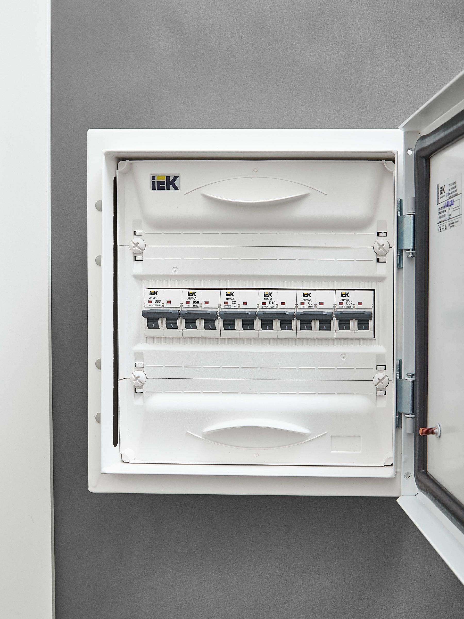 ARMAT Автоматический выключатель M06N 2P D 10А IEK — фото
