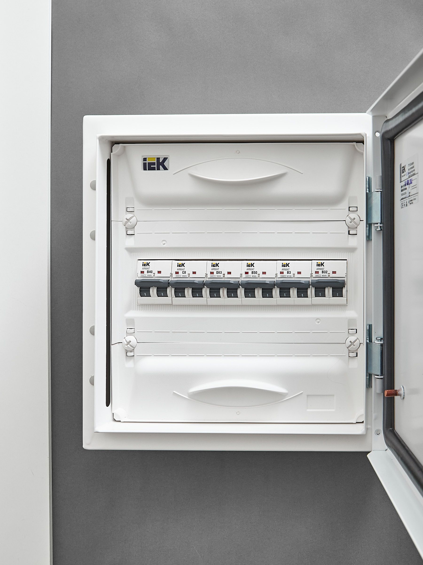 ARMAT Автоматический выключатель M06N 2P D 63А IEK — фото