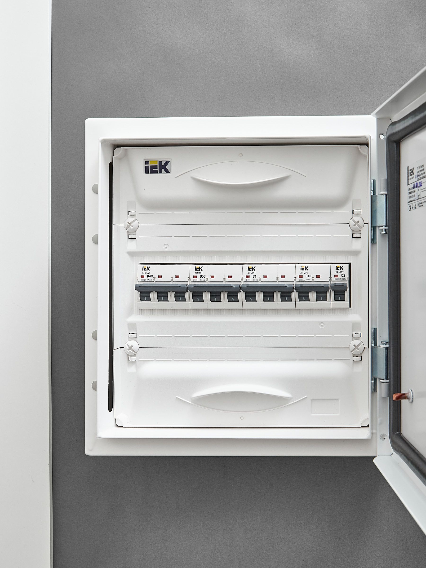 ARMAT Автоматический выключатель M06N 3P C 1А IEK — фото