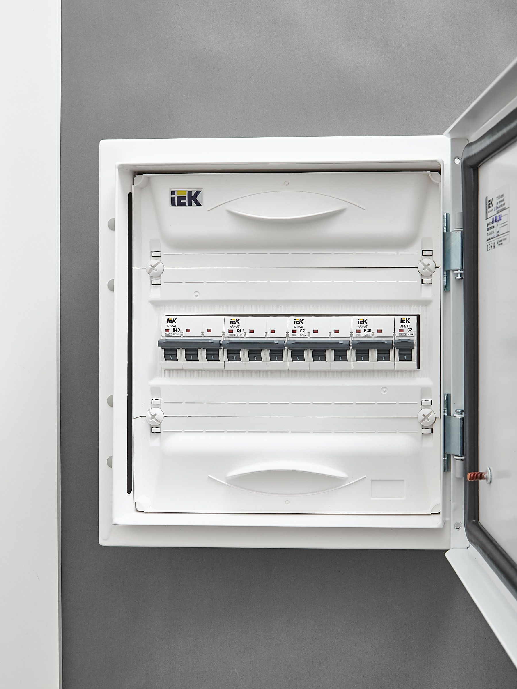 ARMAT Автоматический выключатель M06N 3P C 2А IEK — фото