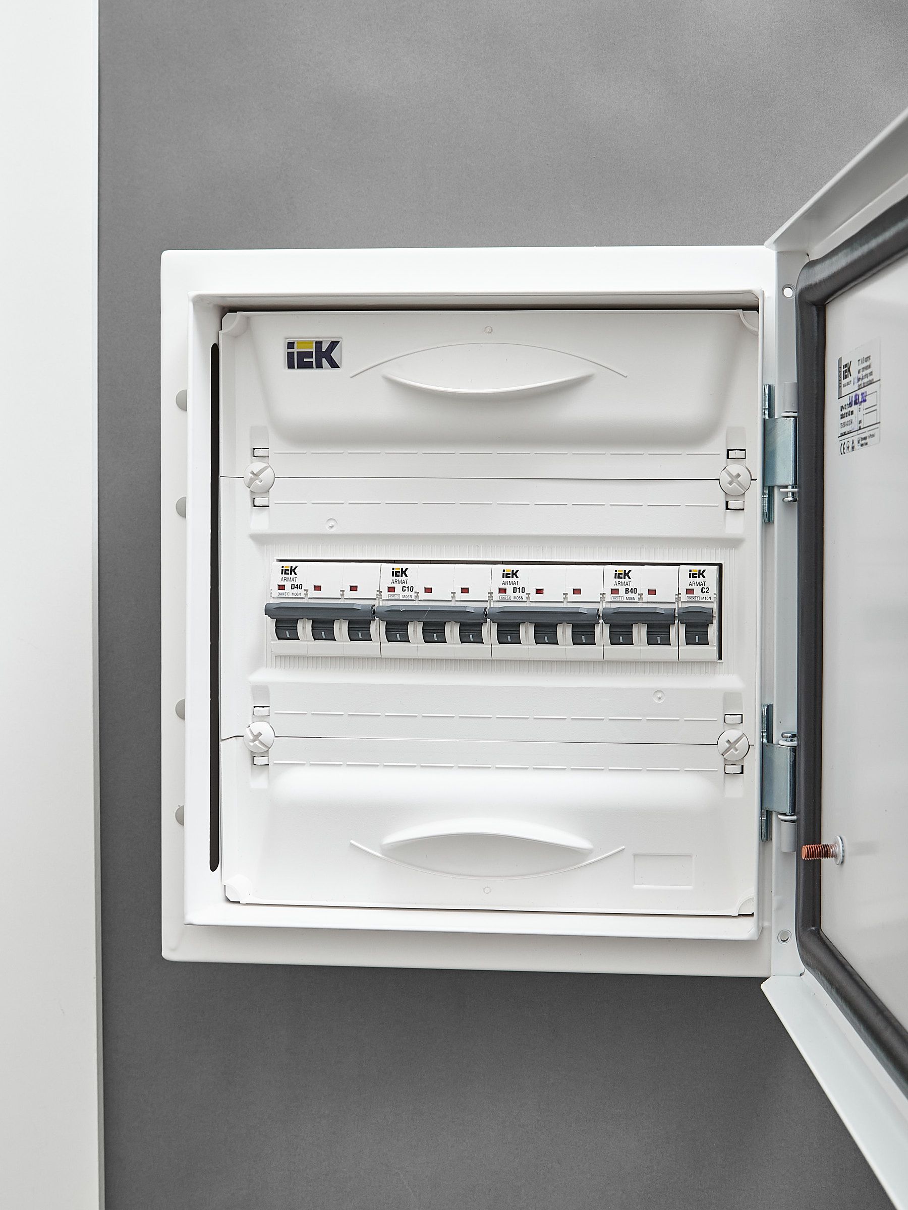ARMAT Автоматический выключатель M06N 3P C 10А IEK — фото