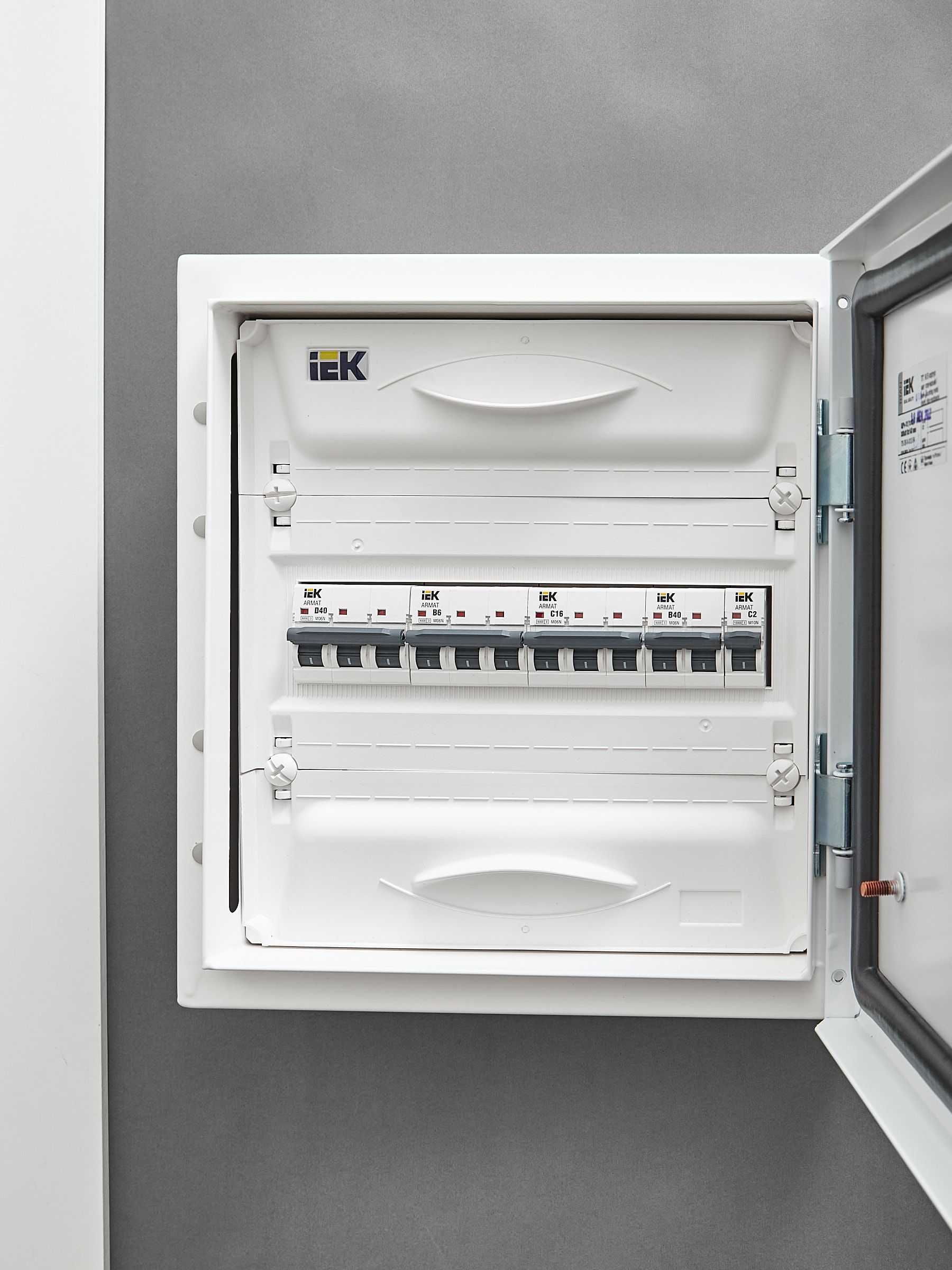 ARMAT Автоматический выключатель M06N 3P C 16А IEK — фото