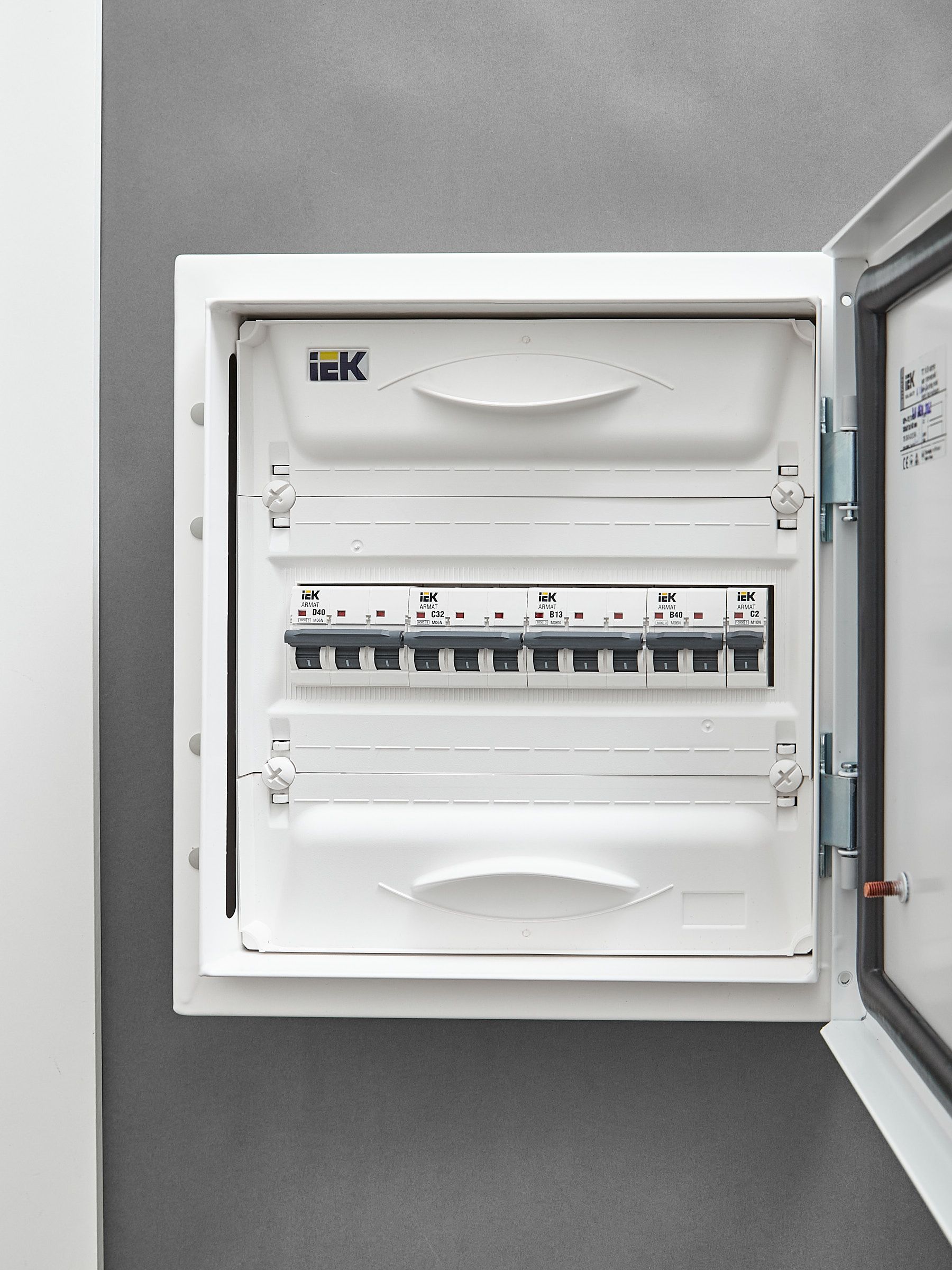 ARMAT Автоматический выключатель M06N 3P C 32А IEK — фото