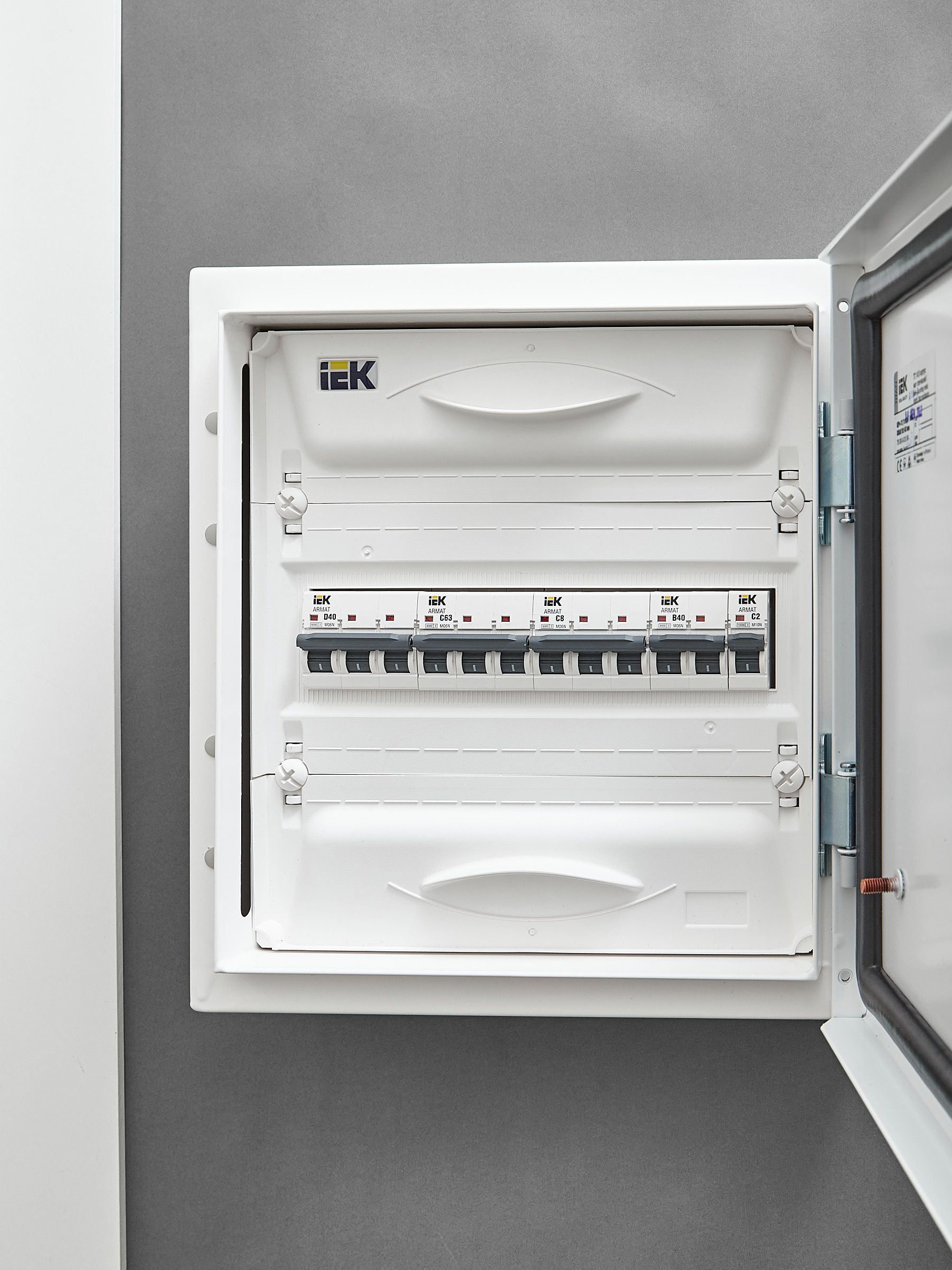 ARMAT Автоматический выключатель M06N 3P C 63А IEK — фото