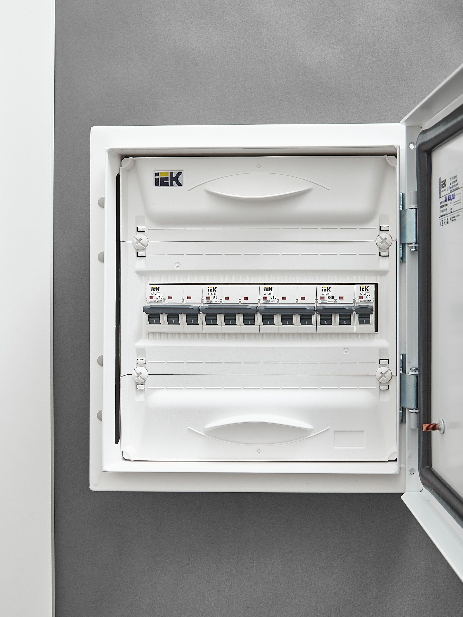 ARMAT Автоматический выключатель M06N 3P B 1А IEK — фото