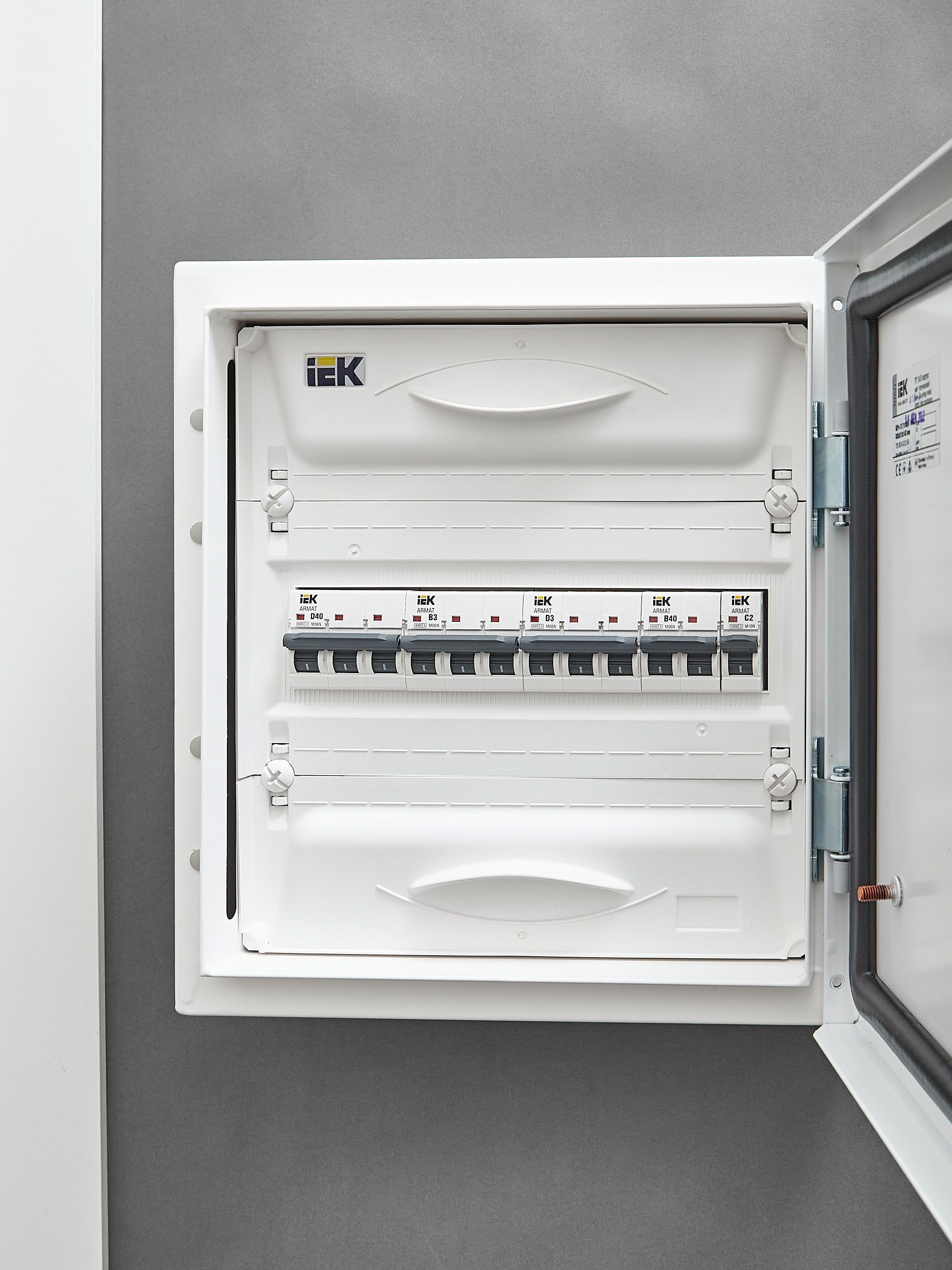 ARMAT Автоматический выключатель M06N 3P B 3А IEK — фото