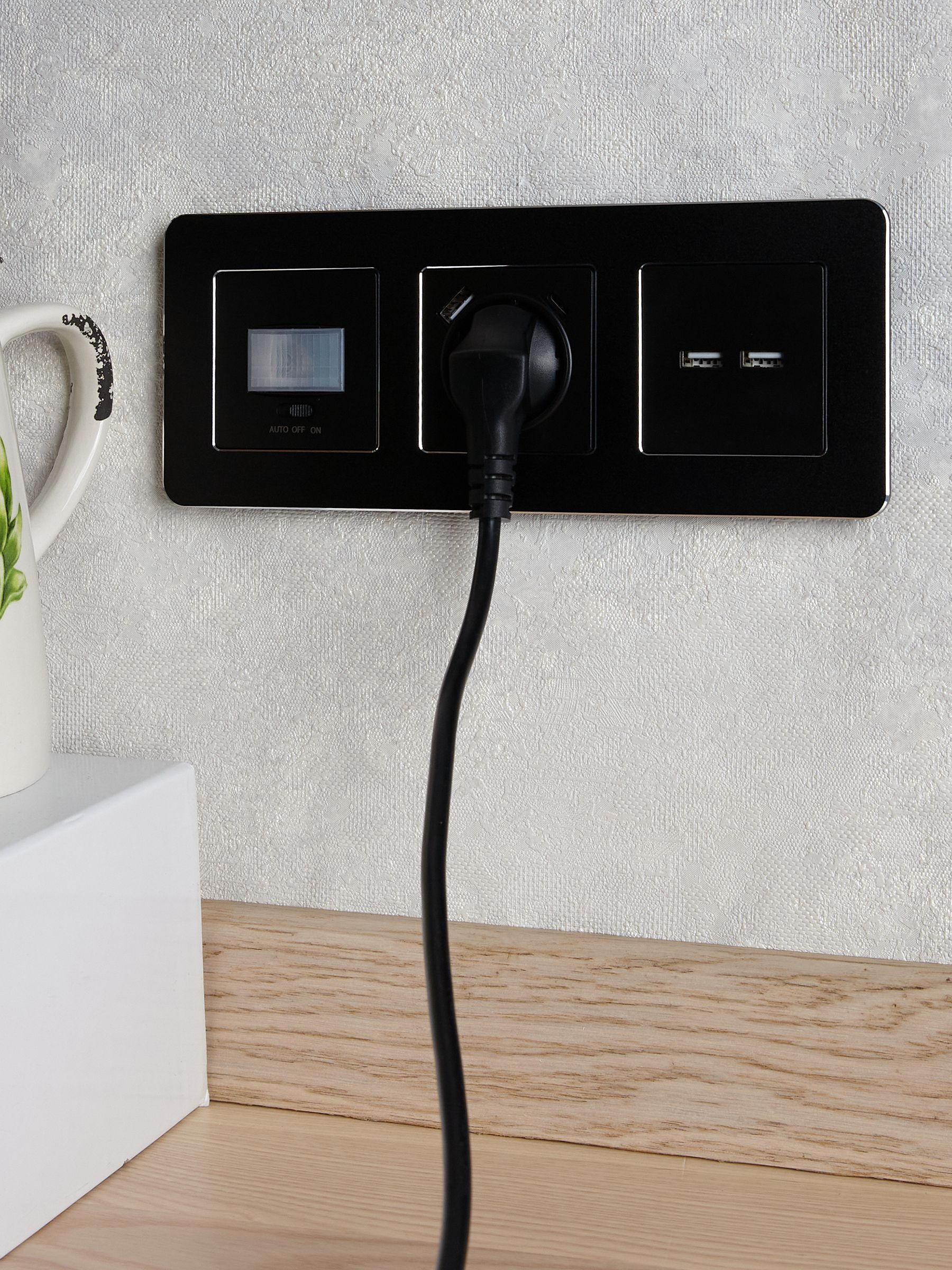 BRITE Розетка USB A+A 5В 3,1А РЮ10-1-БрЧ черный IEK — фото