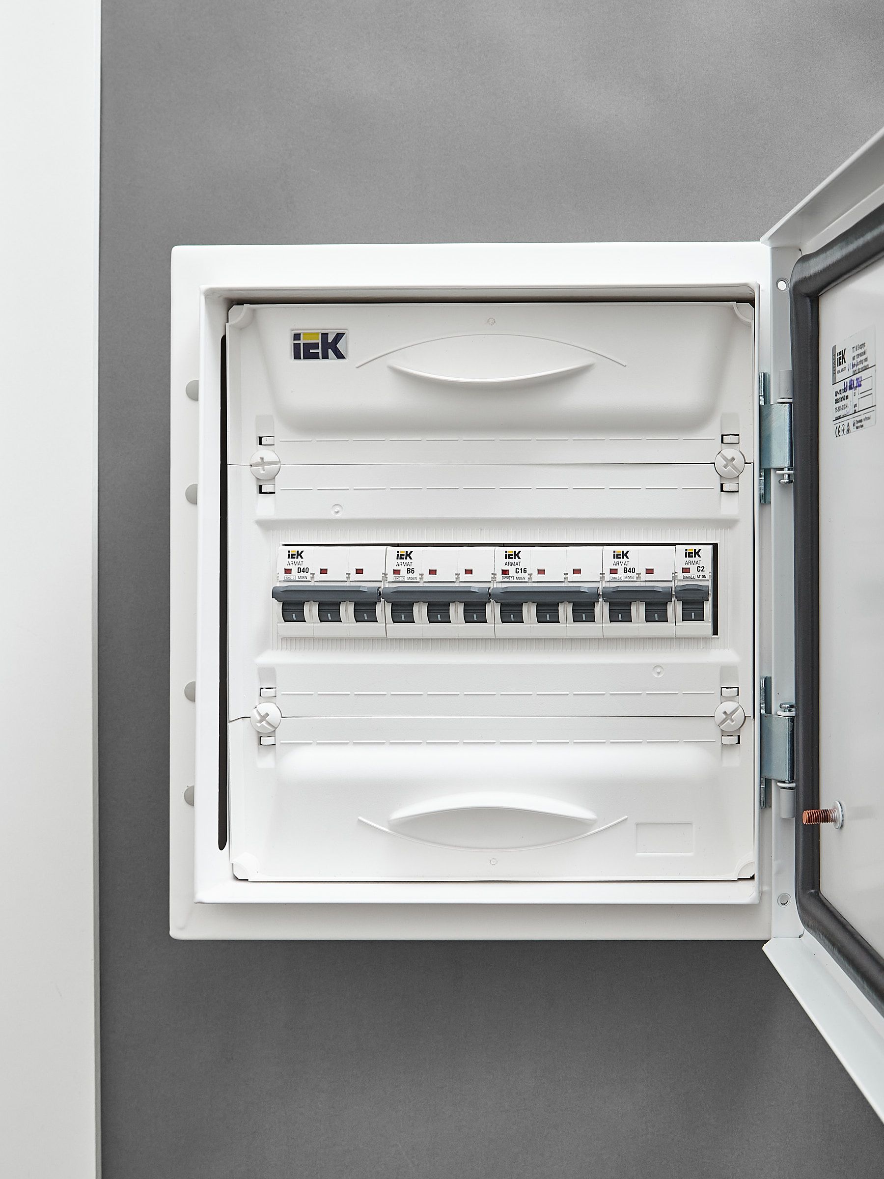 ARMAT Автоматический выключатель M06N 3P B 6А IEK — фото