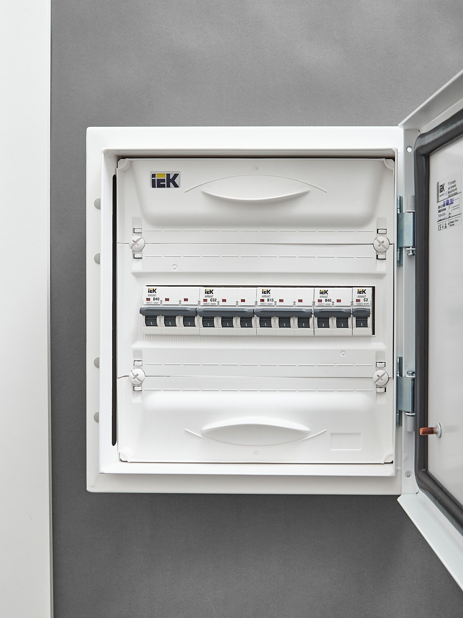 ARMAT Автоматический выключатель M06N 3P B 13А IEK — фото
