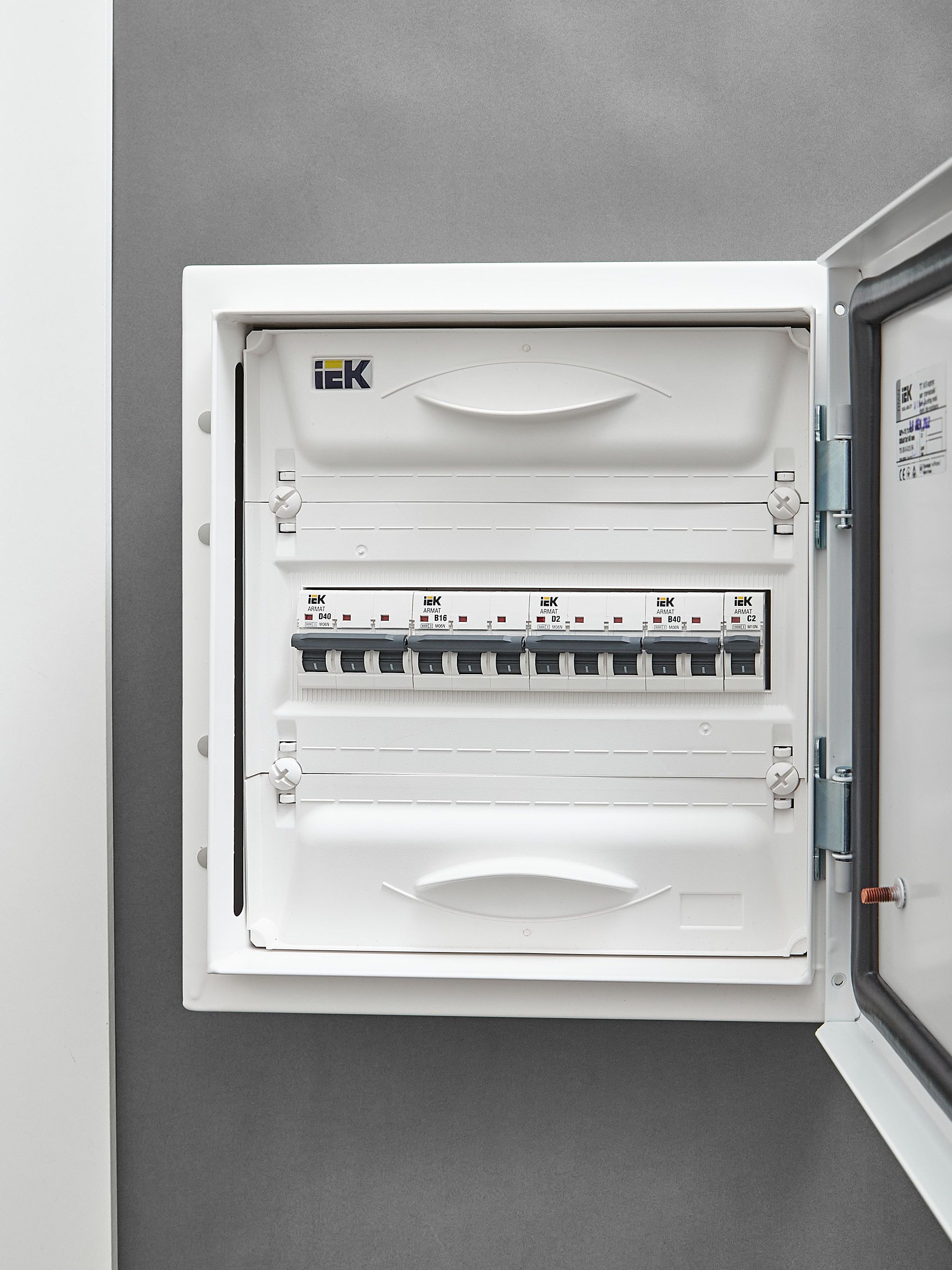 ARMAT Автоматический выключатель M06N 3P B 16А IEK — фото