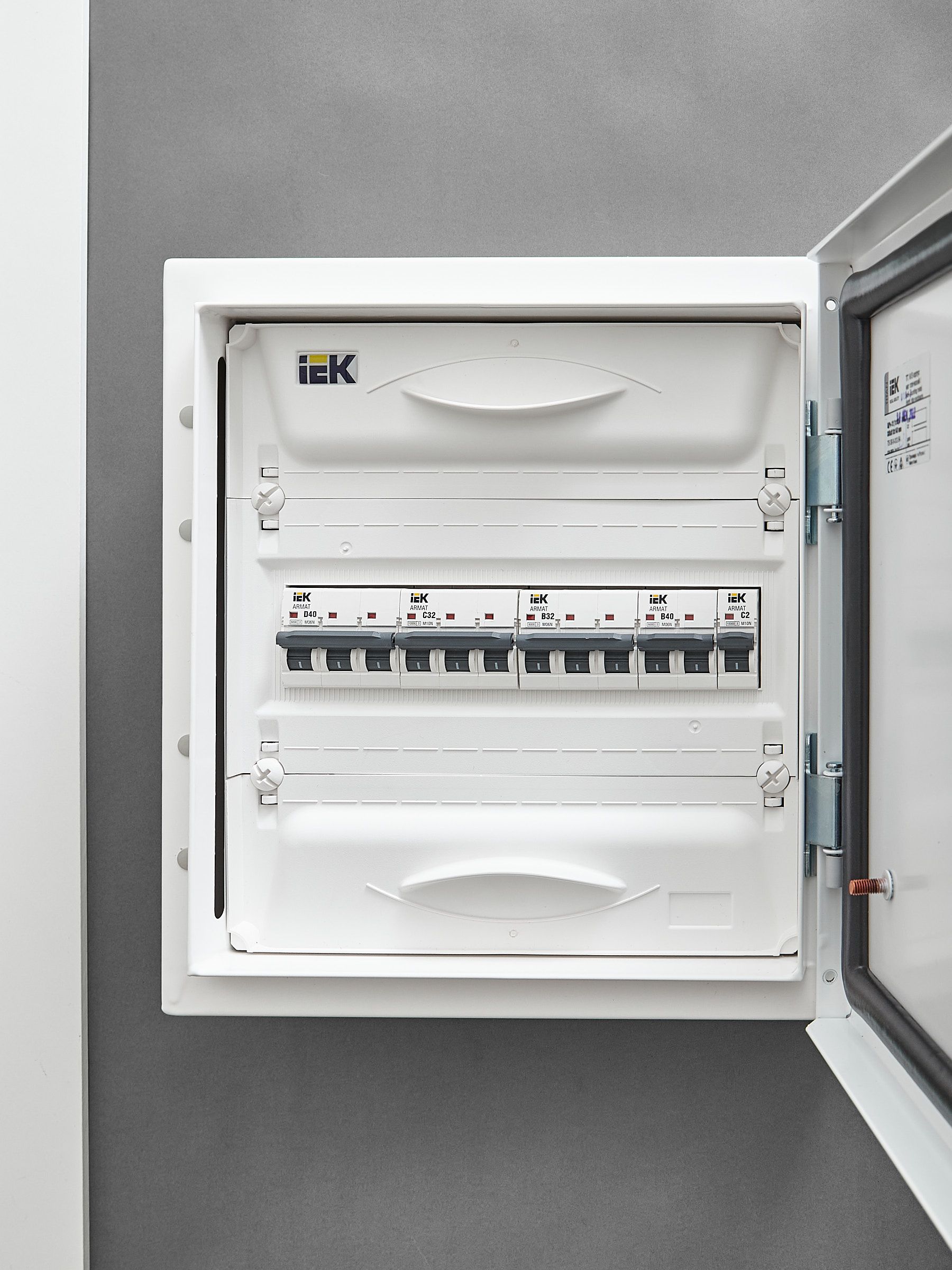 ARMAT Автоматический выключатель M06N 3P B 32А IEK — фото
