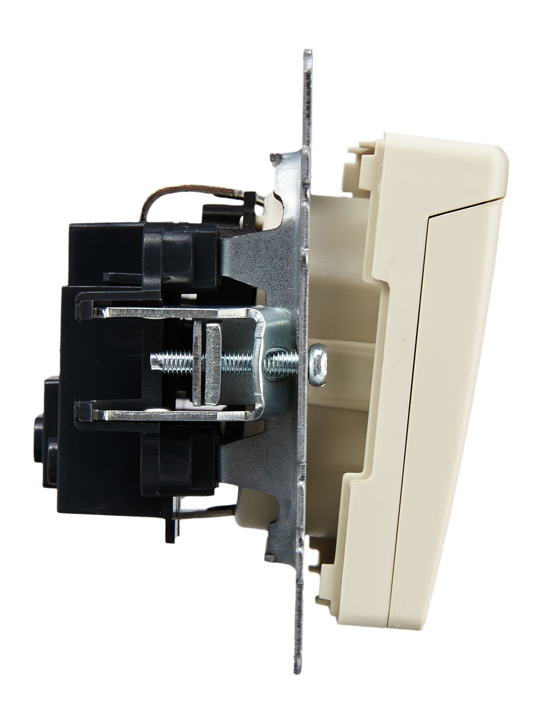 BRITE Розетка 1-местная с заземлением с защитными шторками и крышкой 16А IP20 РСбш10-3-БрКр бежевый IEK — фото