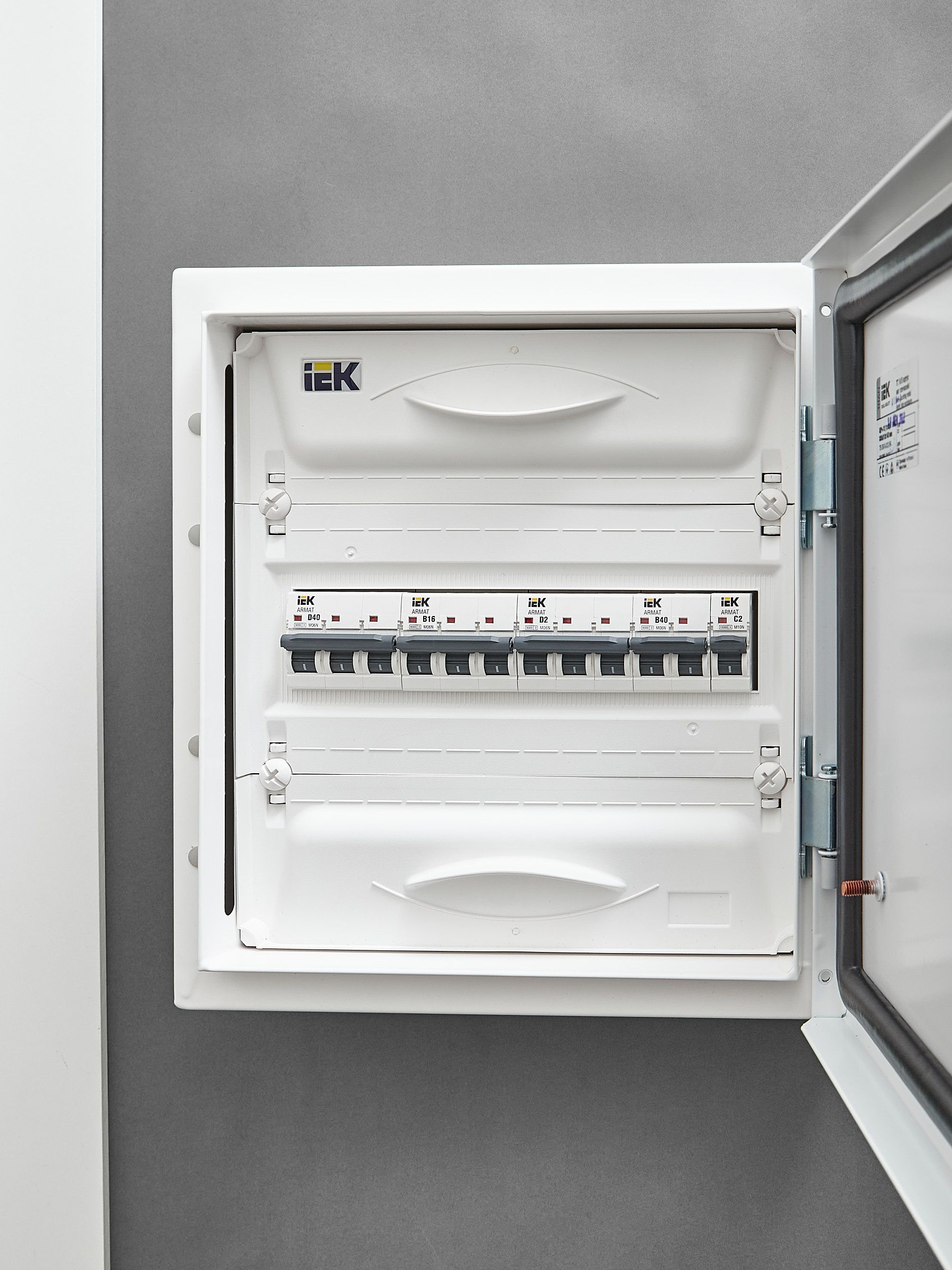 ARMAT Автоматический выключатель M06N 3P D 2А IEK — фото