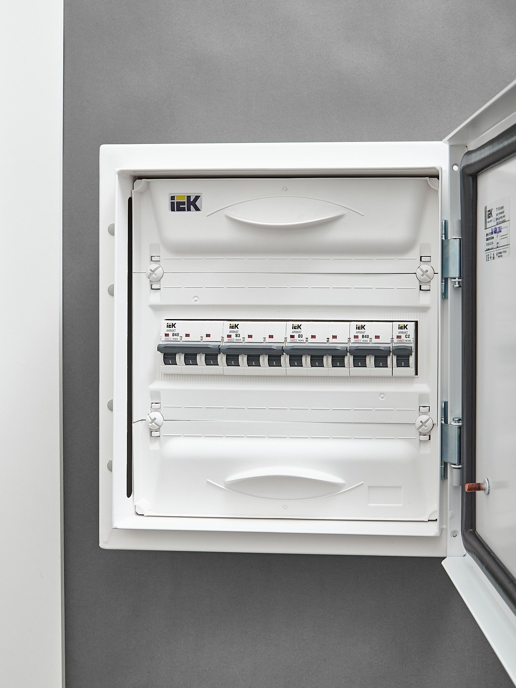 ARMAT Автоматический выключатель M06N 3P D 3А IEK — фото