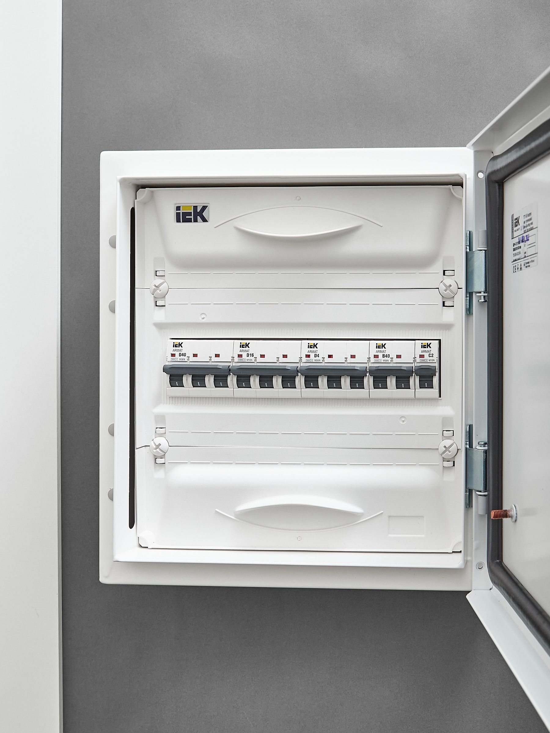 ARMAT Автоматический выключатель M06N 3P D 4А IEK — фото