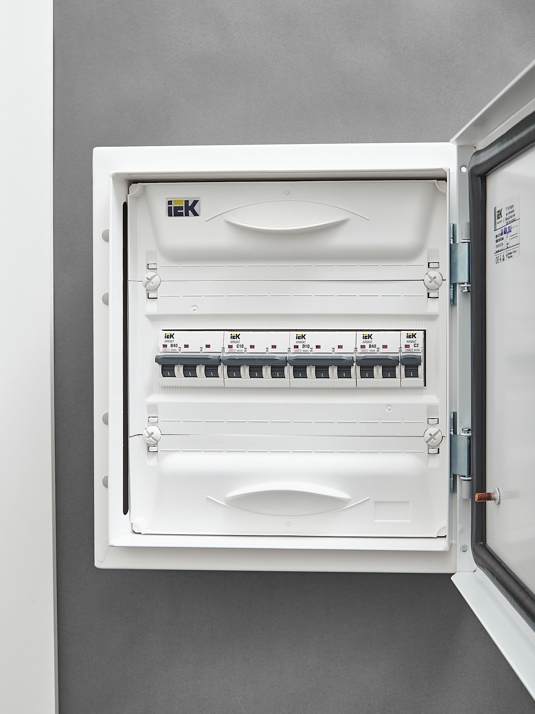 ARMAT Автоматический выключатель M06N 3P D 10А IEK — фото