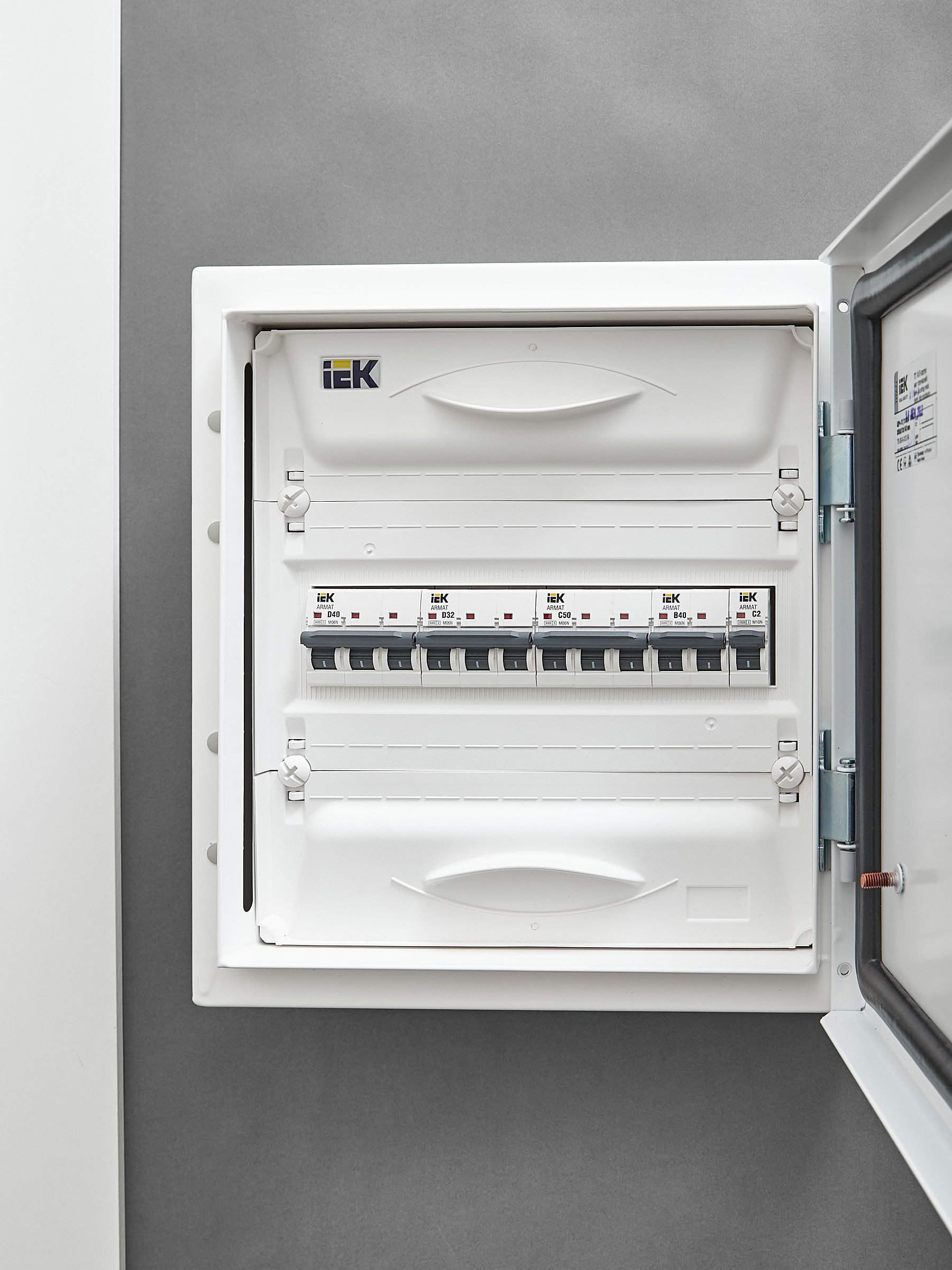 ARMAT Автоматический выключатель M06N 3P D 32А IEK — фото