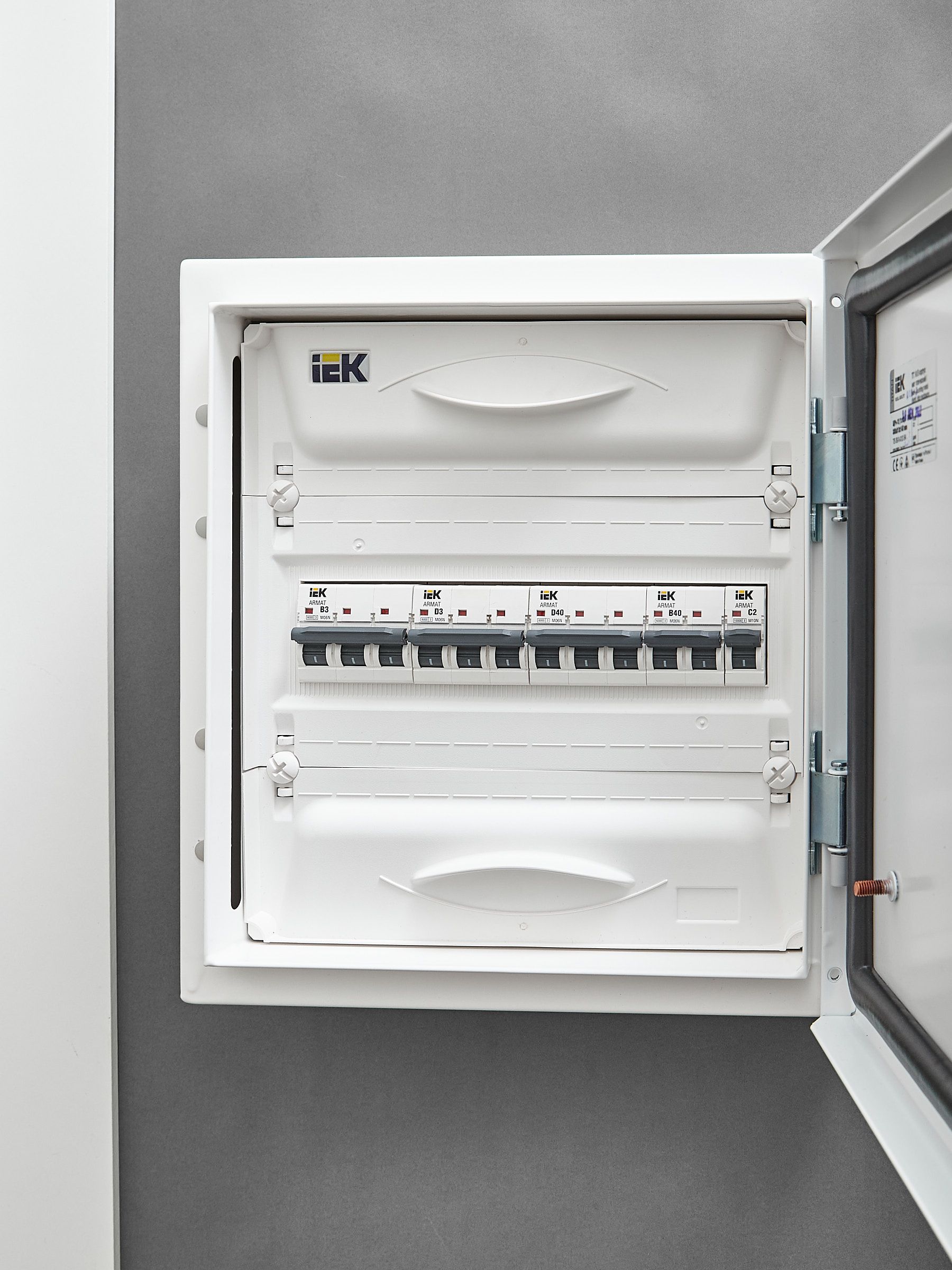 ARMAT Автоматический выключатель M06N 3P D 40А IEK — фото