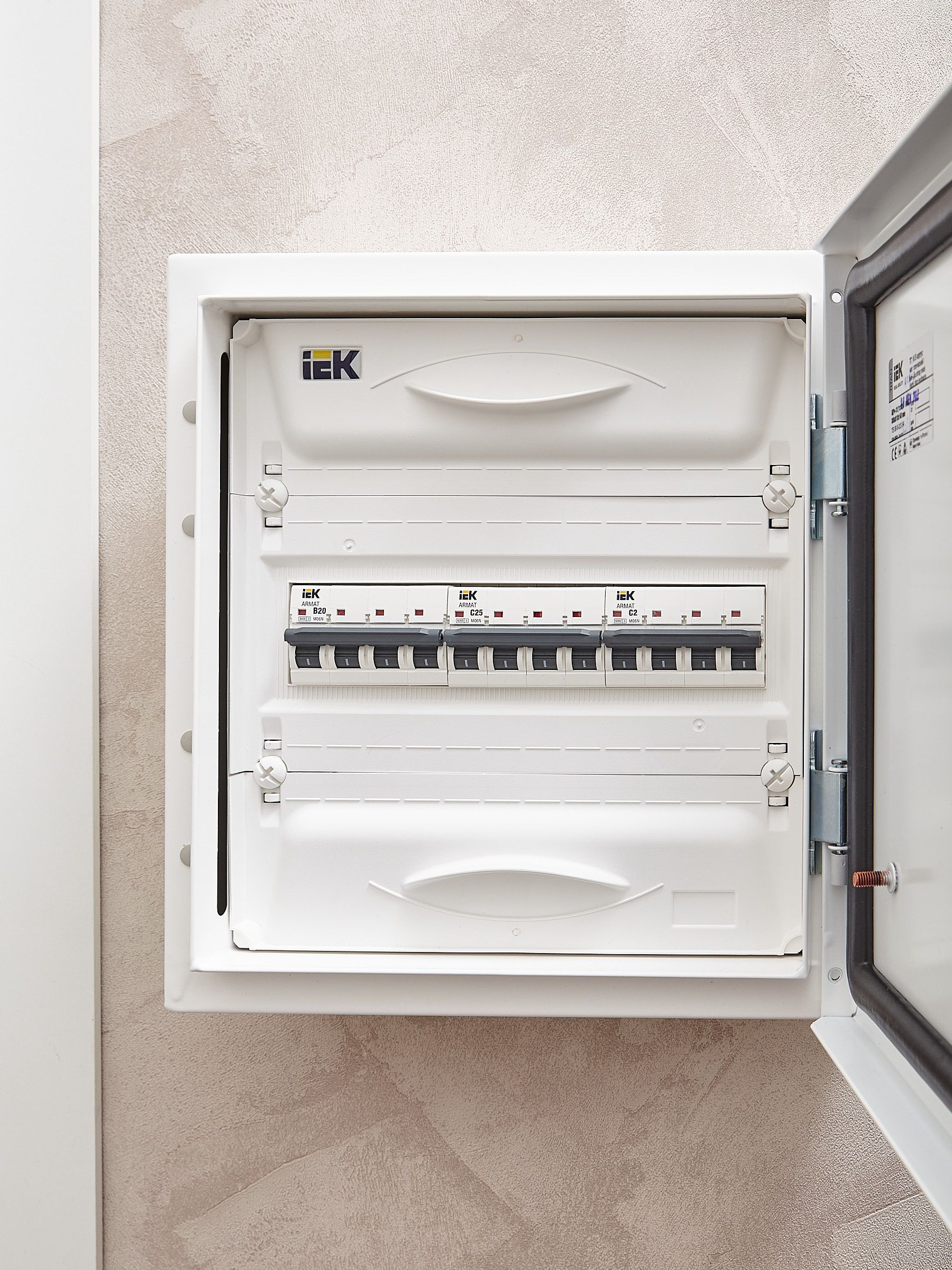 ARMAT Автоматический выключатель M06N 4P C 25А IEK — фото