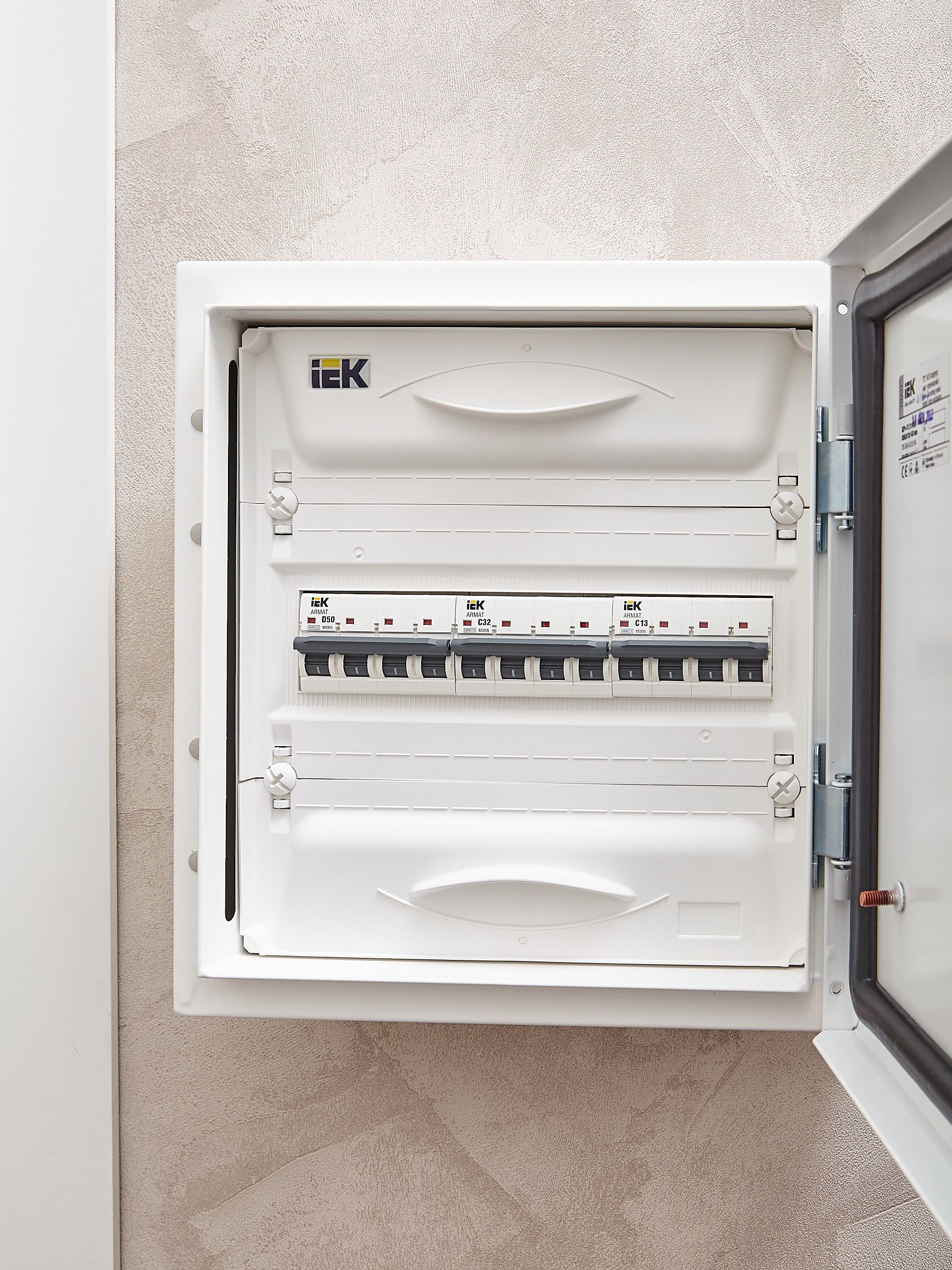 ARMAT Автоматический выключатель M06N 4P C 32А IEK — фото