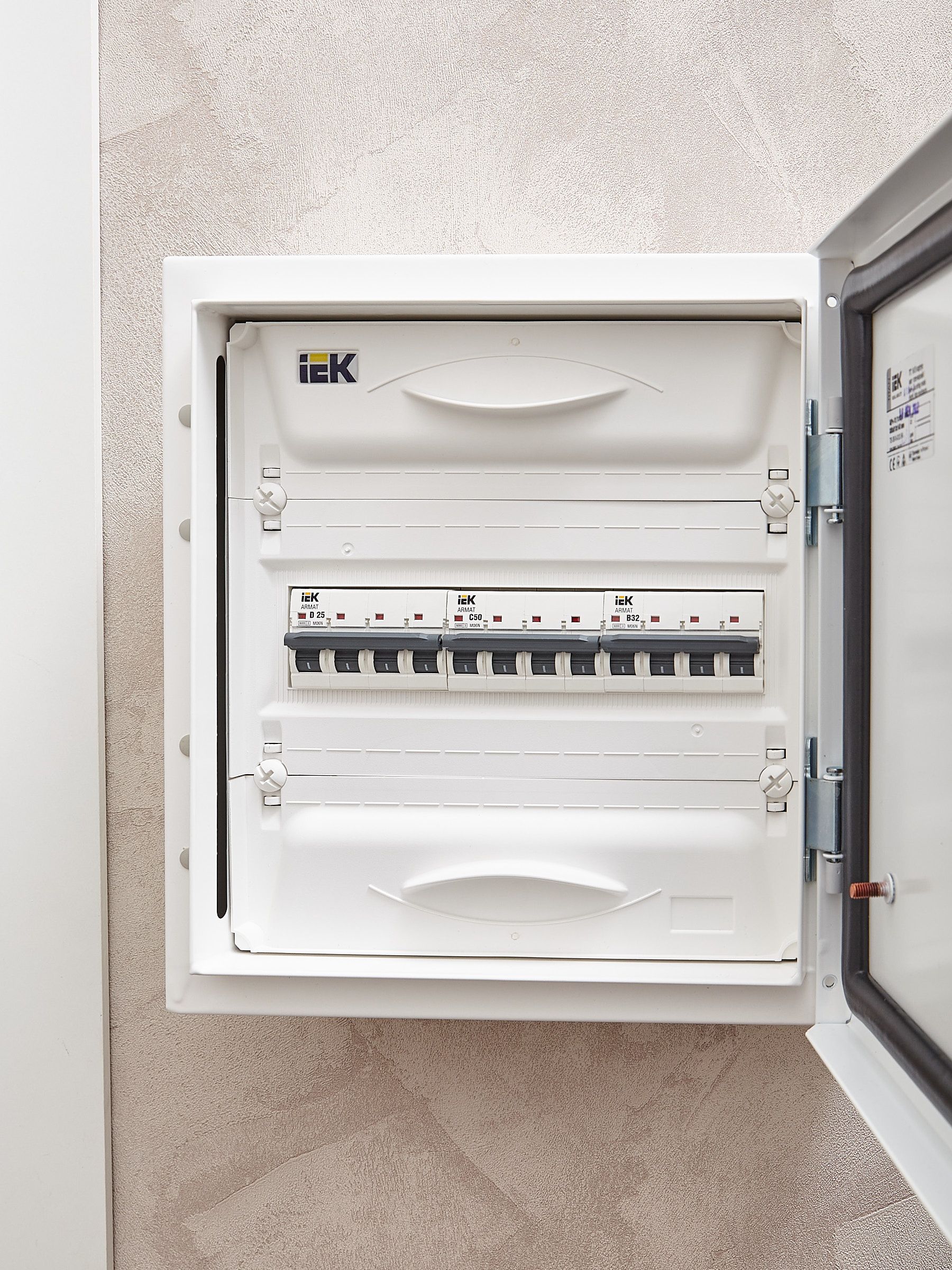 ARMAT Автоматический выключатель M06N 4P C 50А IEK — фото
