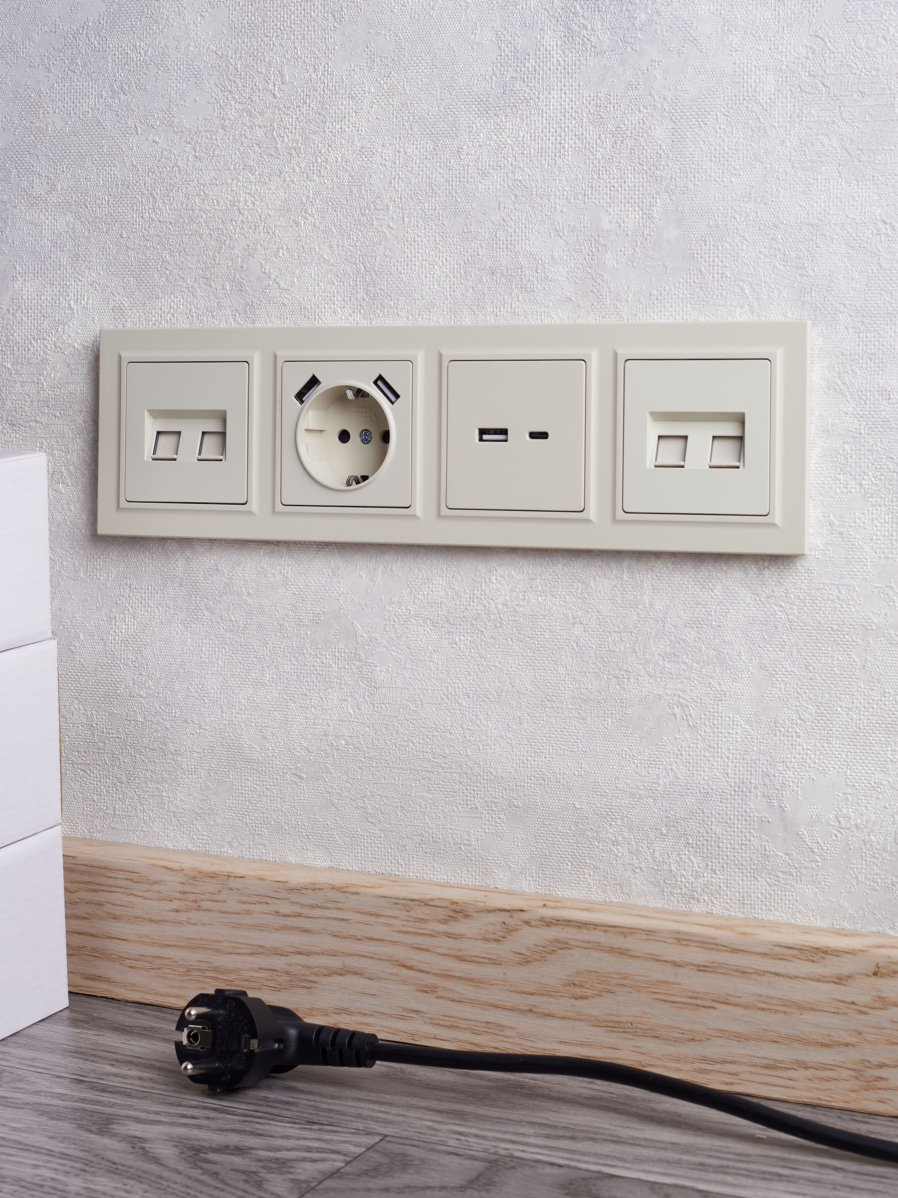 BRITE Розетка USB A+C 18Вт РЮ11-1-БрКр бежевый IEK — фото