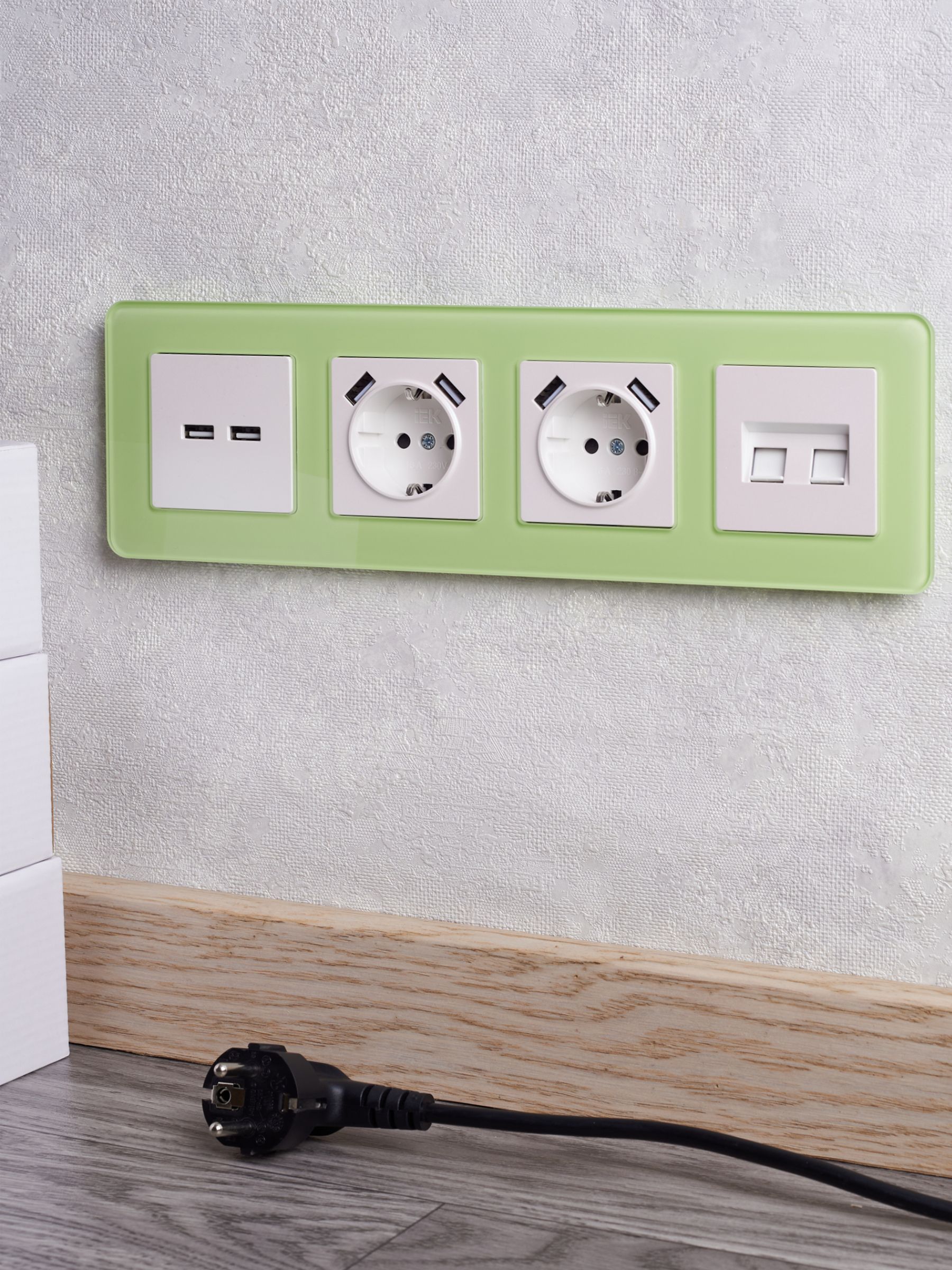 BRITE Розетка USB A+A 5В 3,1А РЮ10-1-БрЖ жемчуг IEK — фото