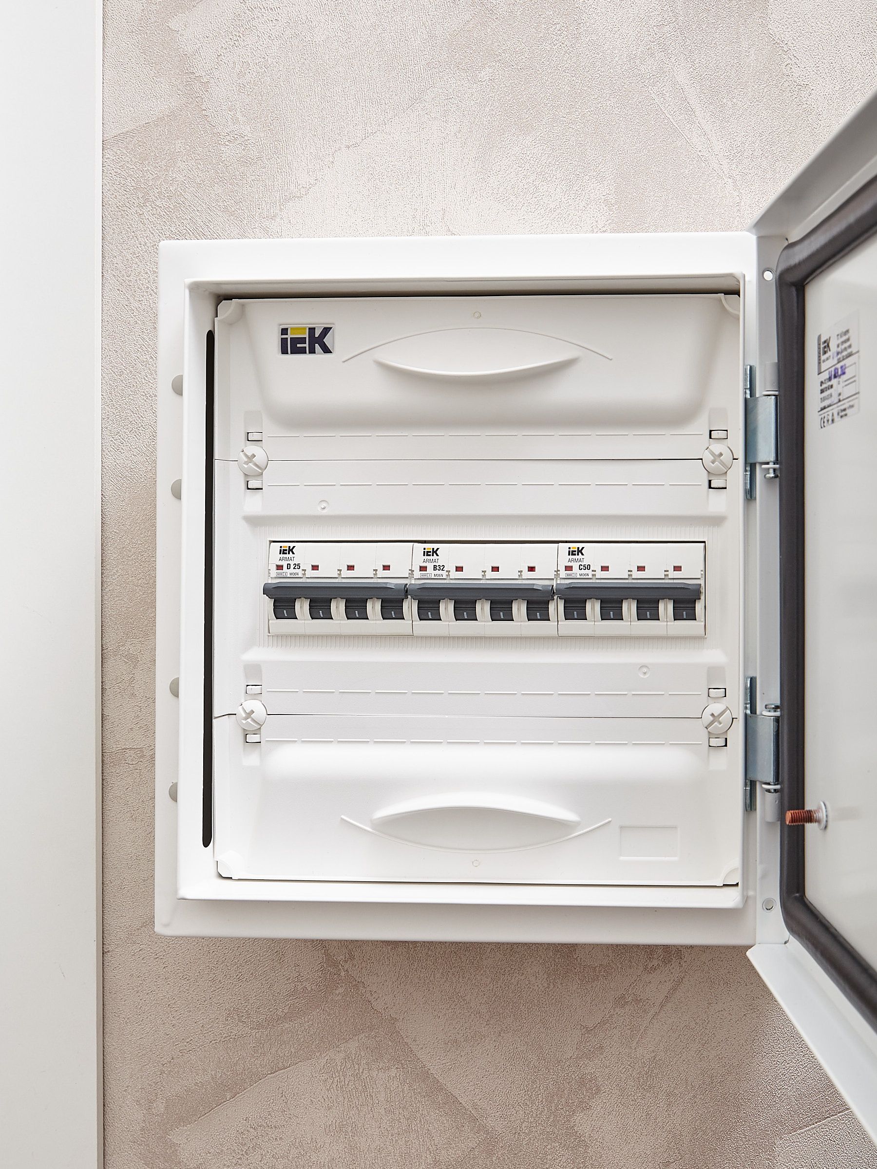 ARMAT Автоматический выключатель M06N 4P B 32А  IEK — фото