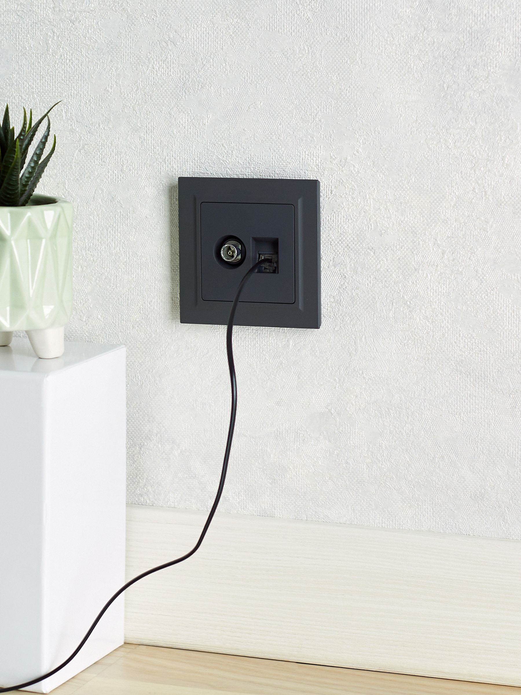 BRITE Розетка двойная TV+RJ45 кат.5E РТВ/РК12-БрГ графит IEK — фото