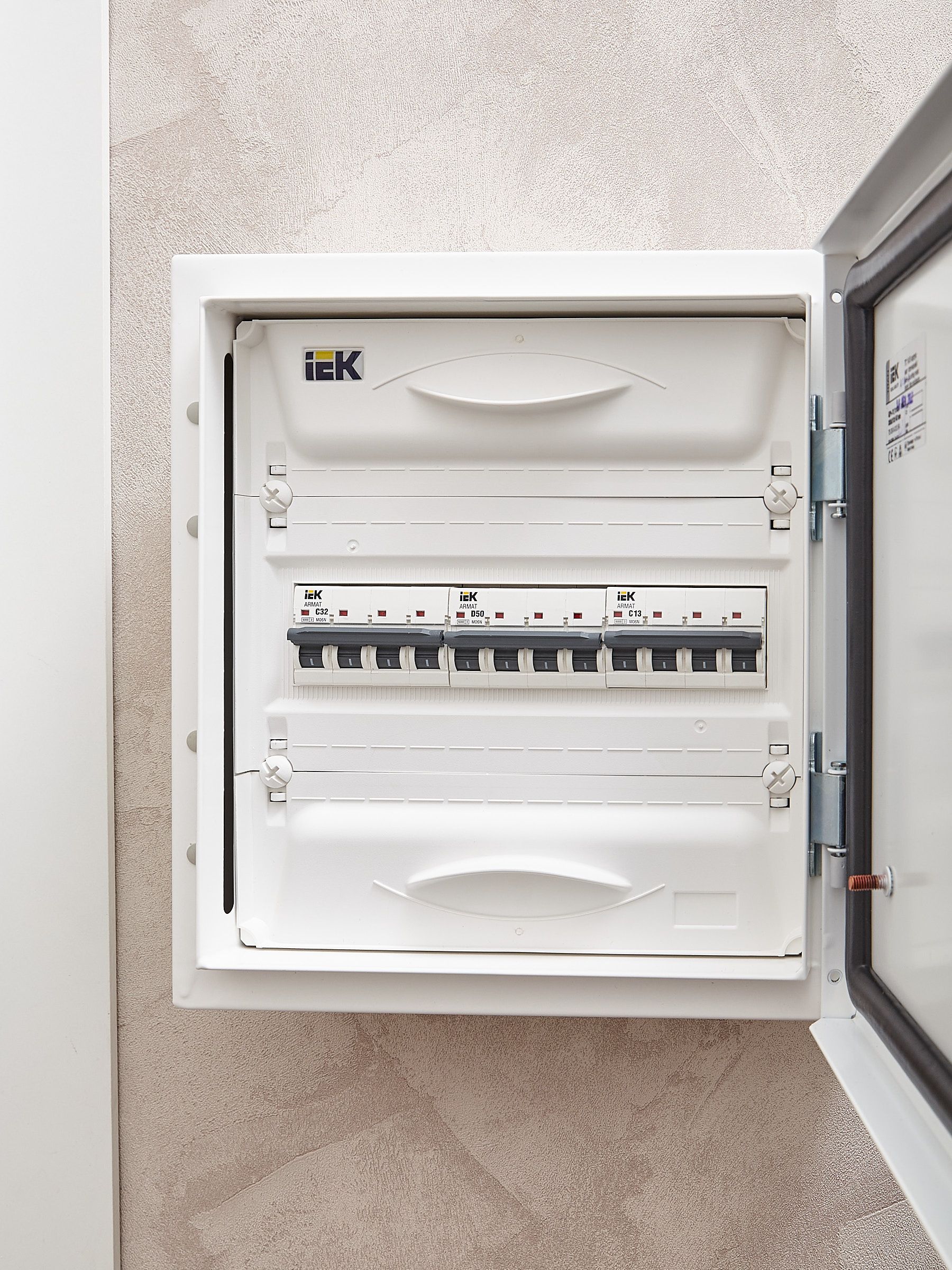 ARMAT Автоматический выключатель M06N 4P D 50А IEK — фото
