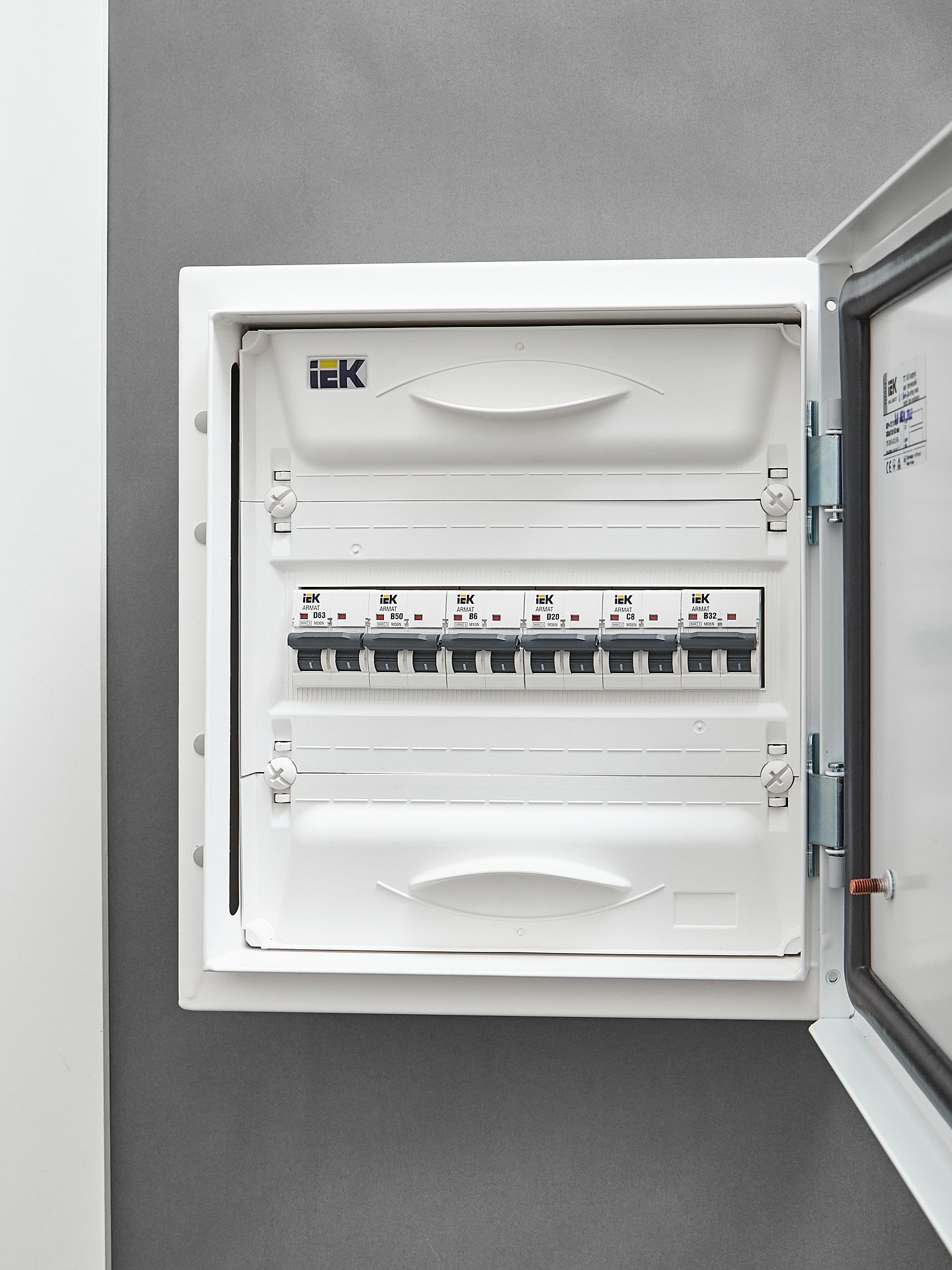 ARMAT Автоматический выключатель M10N 2P B 6А IEK — фото