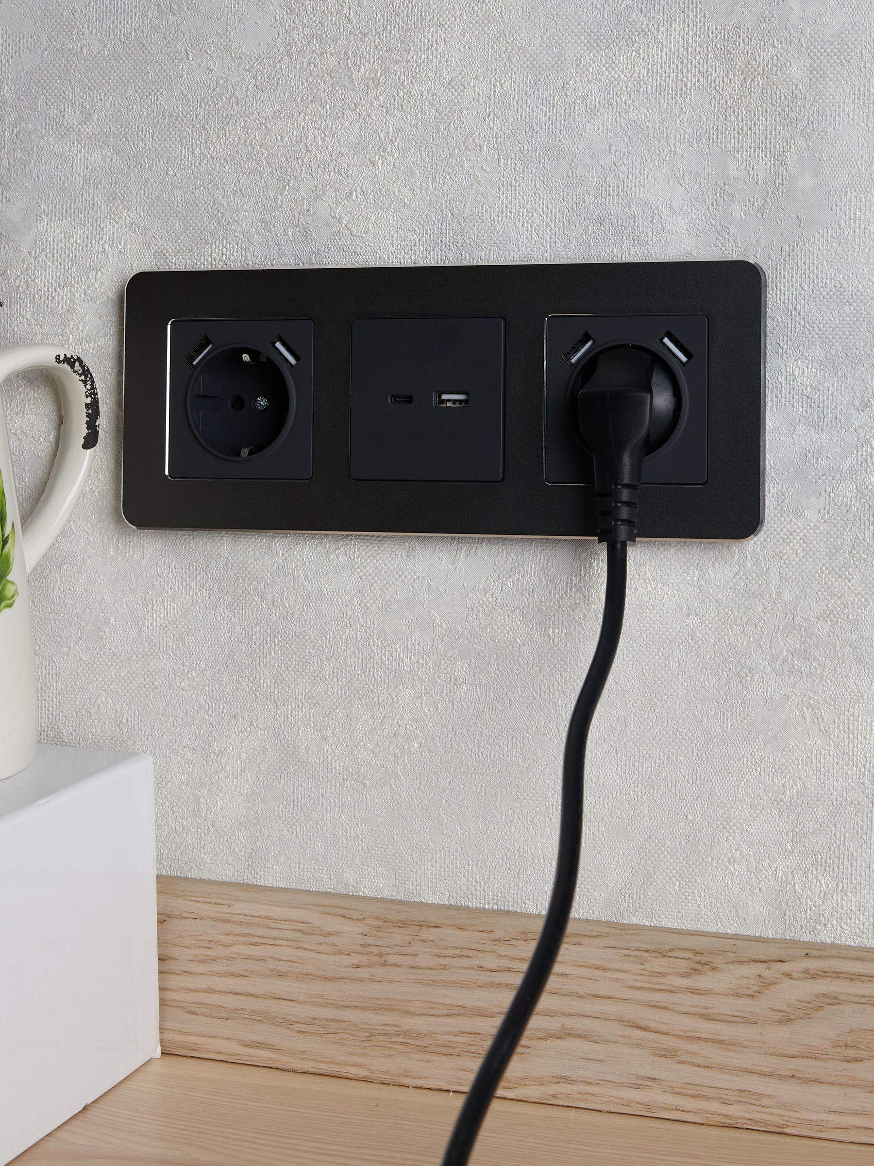 BRITE Розетка USB A+C 18Вт РЮ11-1-БрГ графит IEK — фото