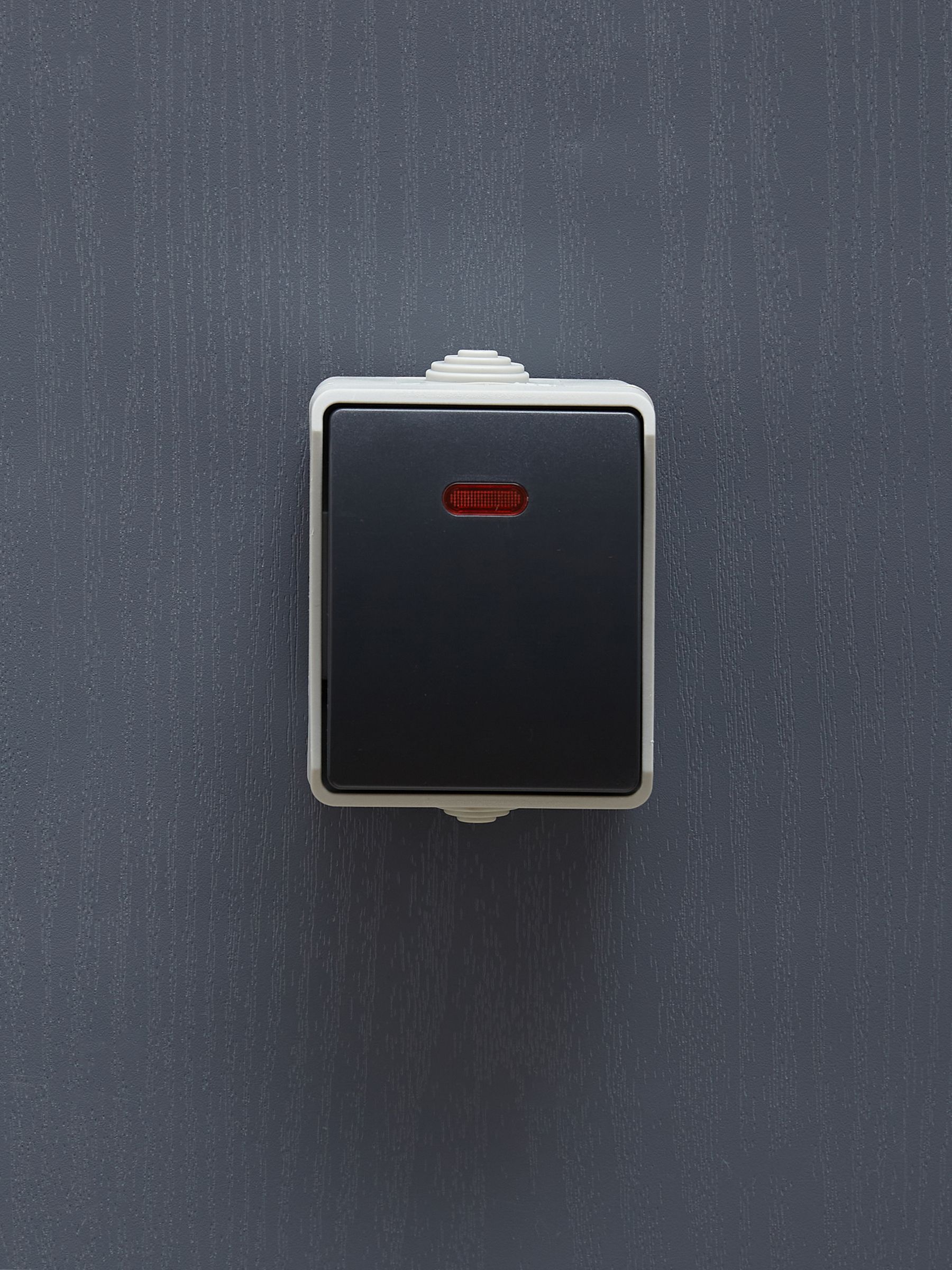FORS Выключатель 1-клавишный проходной с индикацией для открытой установки 10А IP54 ВС20-1-1-ФСр серый IEK — фото