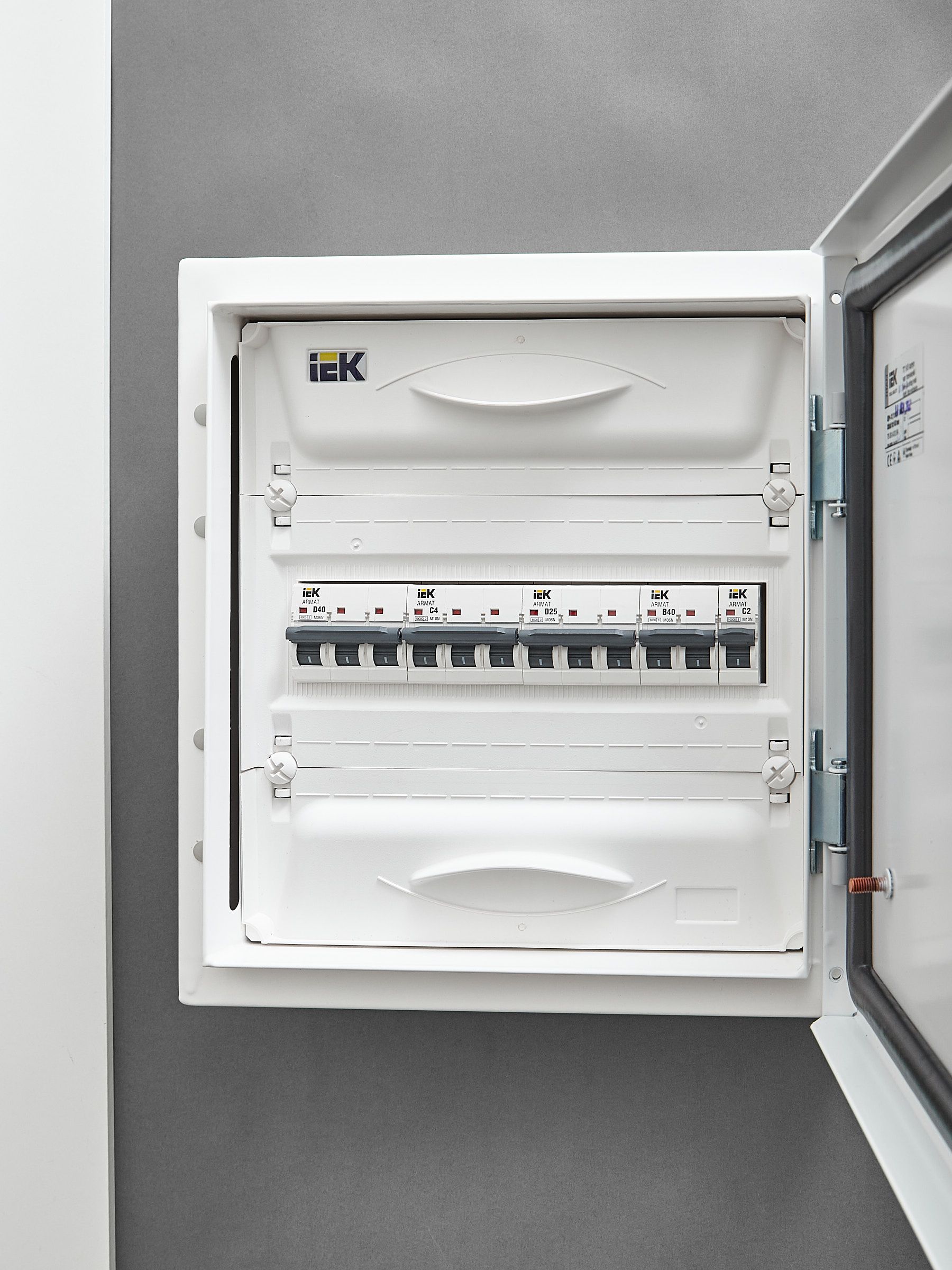 ARMAT Автоматический выключатель M10N 3P C 4А IEK — фото