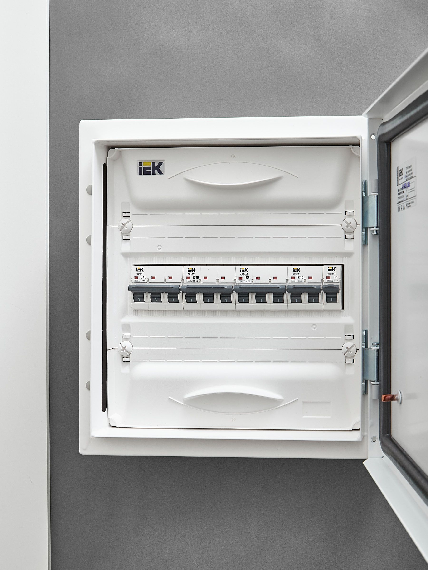 ARMAT Автоматический выключатель M10N 3P B 6А IEK — фото