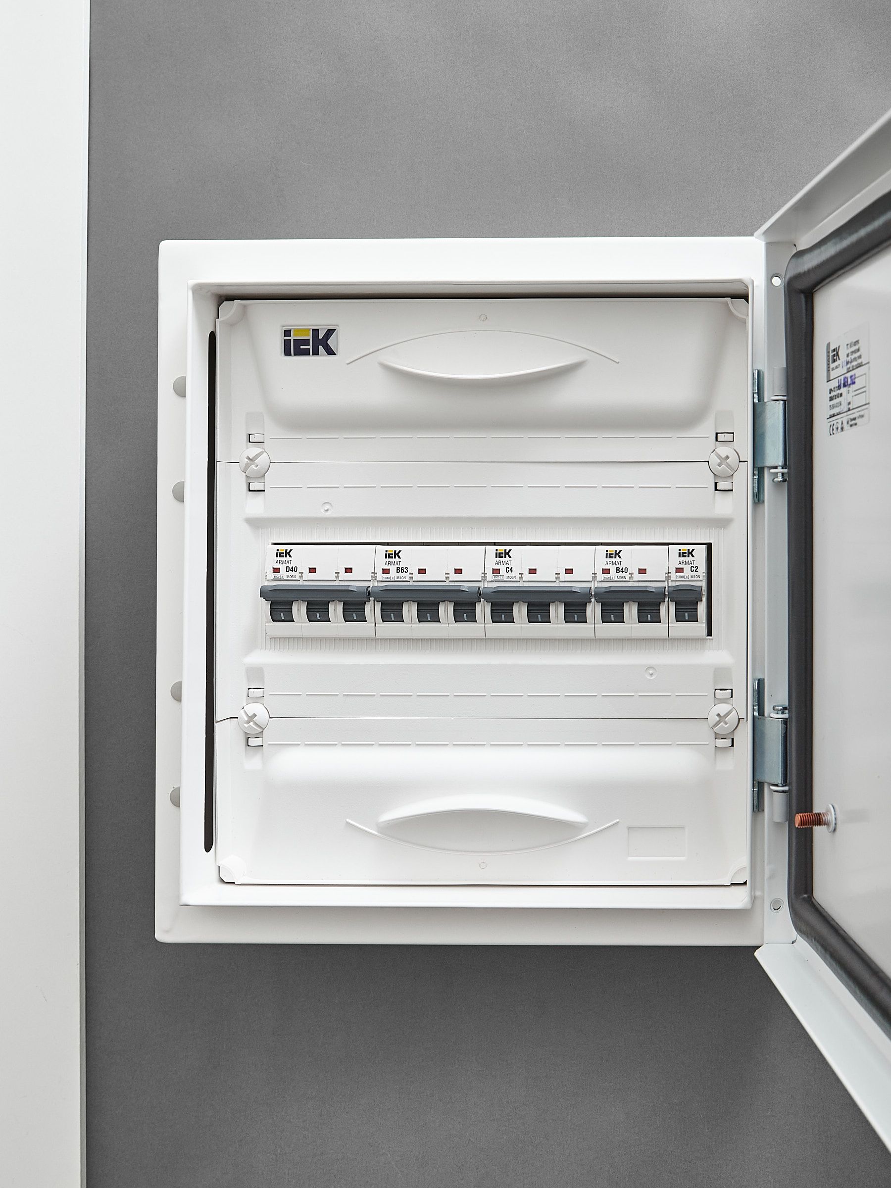 ARMAT Автоматический выключатель M10N 3P B 63А IEK — фото