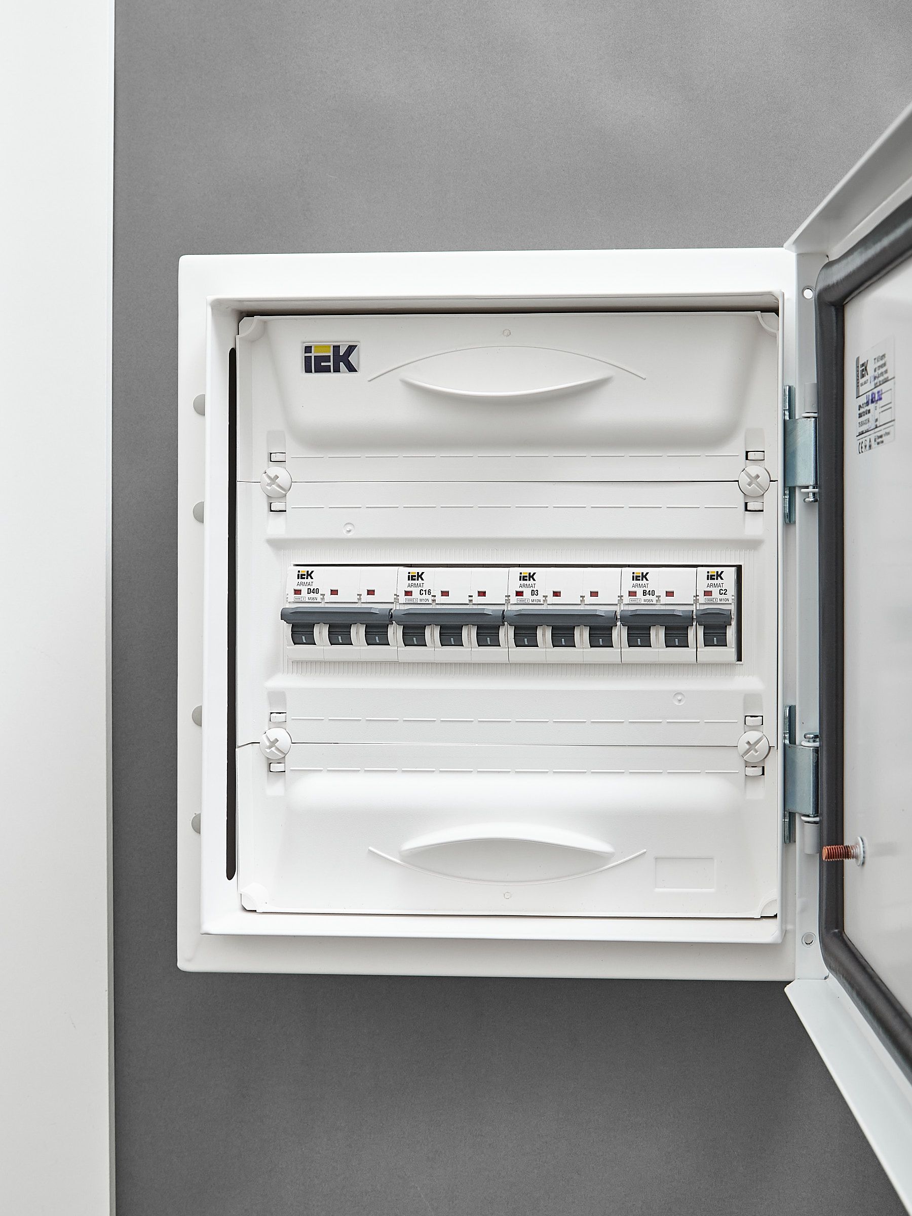 ARMAT Автоматический выключатель M10N 3P D 3А IEK — фото