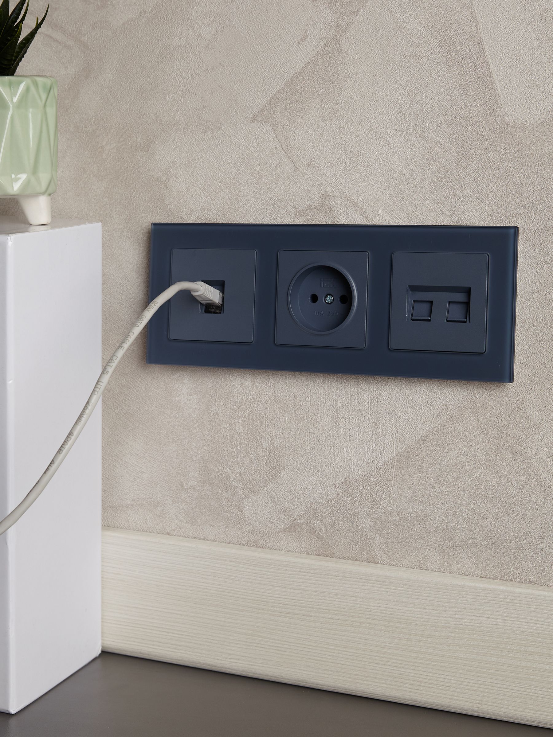 BRITE Розетка компьютерная RJ45 кат.6 РК11-БрМ маренго IEK — фото