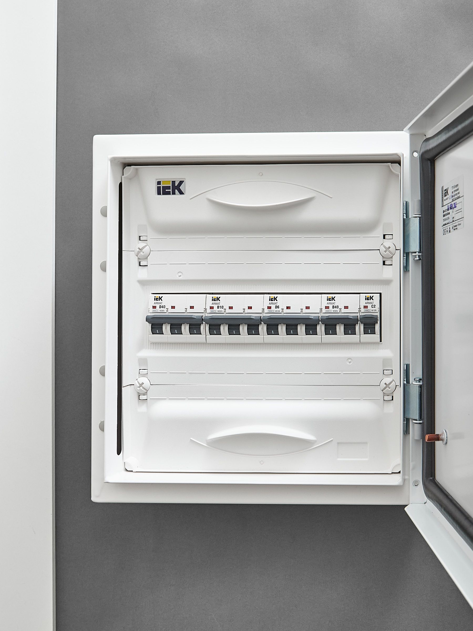 ARMAT Автоматический выключатель M10N 3P D 6А IEK — фото