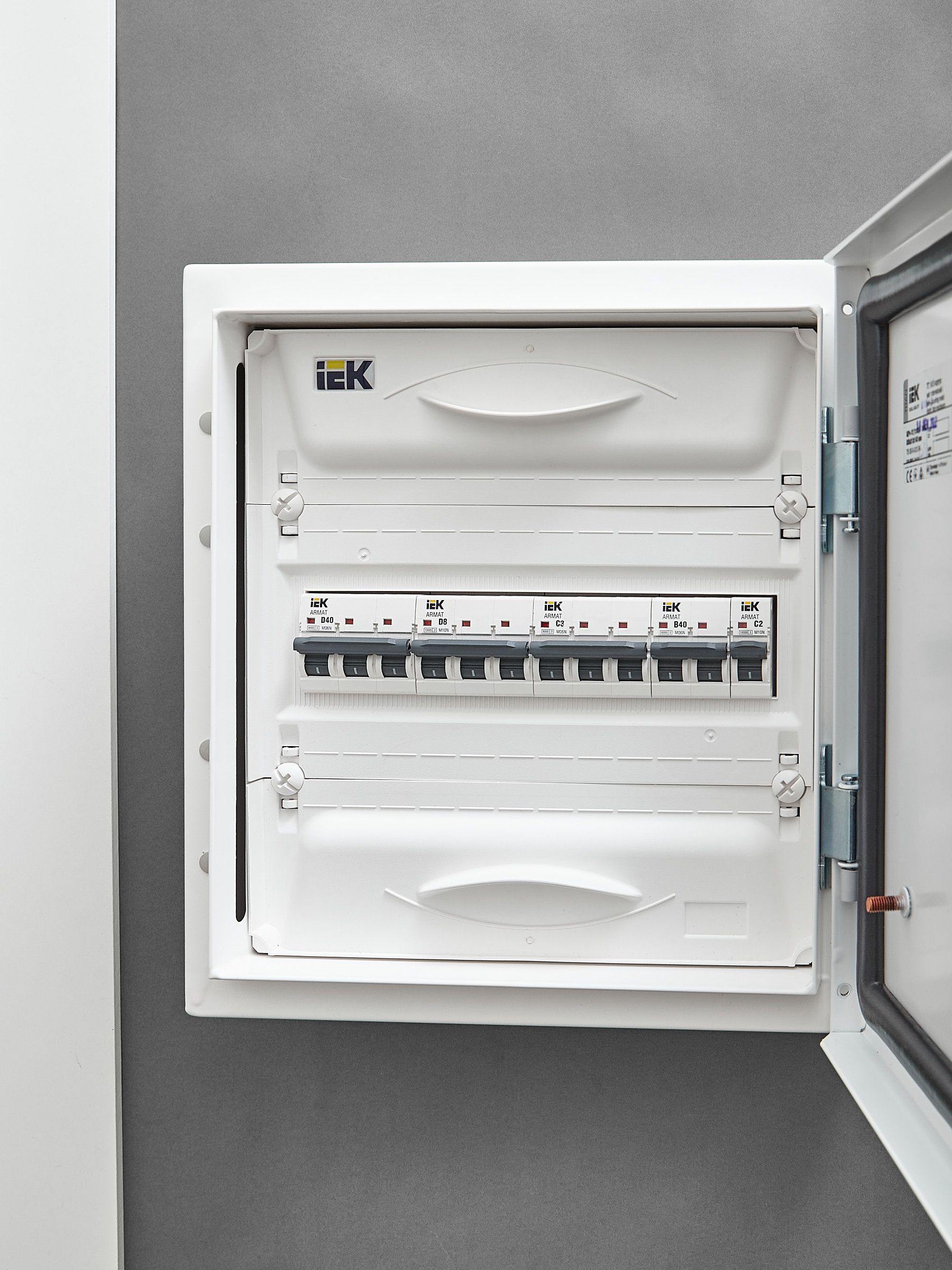 ARMAT Автоматический выключатель M10N 3P D 8А IEK — фото