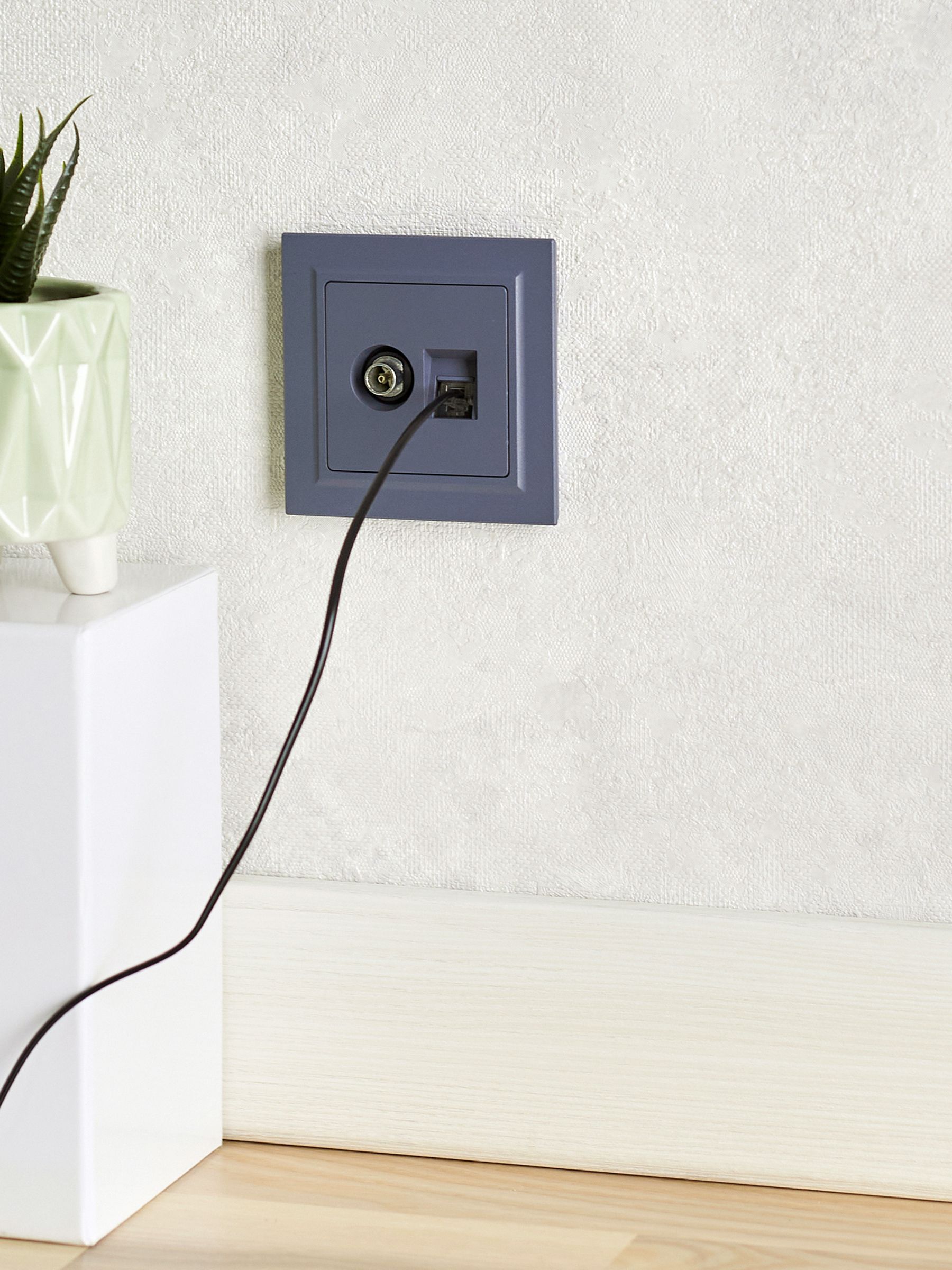 BRITE Розетка двойная TV+RJ45 кат.5E РТВ/РК12-БрМ маренго IEK — фото