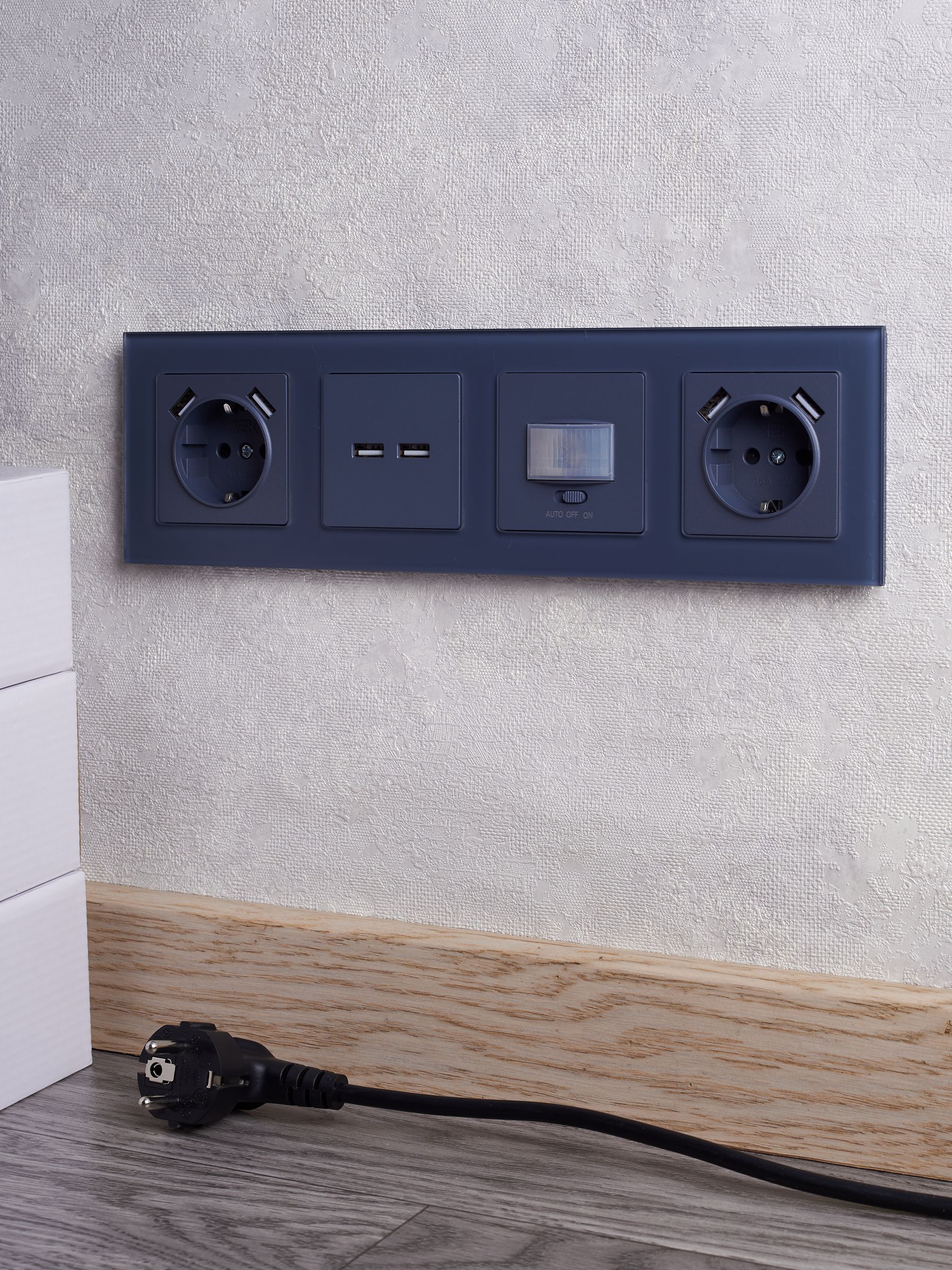BRITE Розетка 1-местная с заземлением с защитными шторками 16А с USB A+A 5В 2,1А РЮш10-1-БрМ маренго IEK — фото