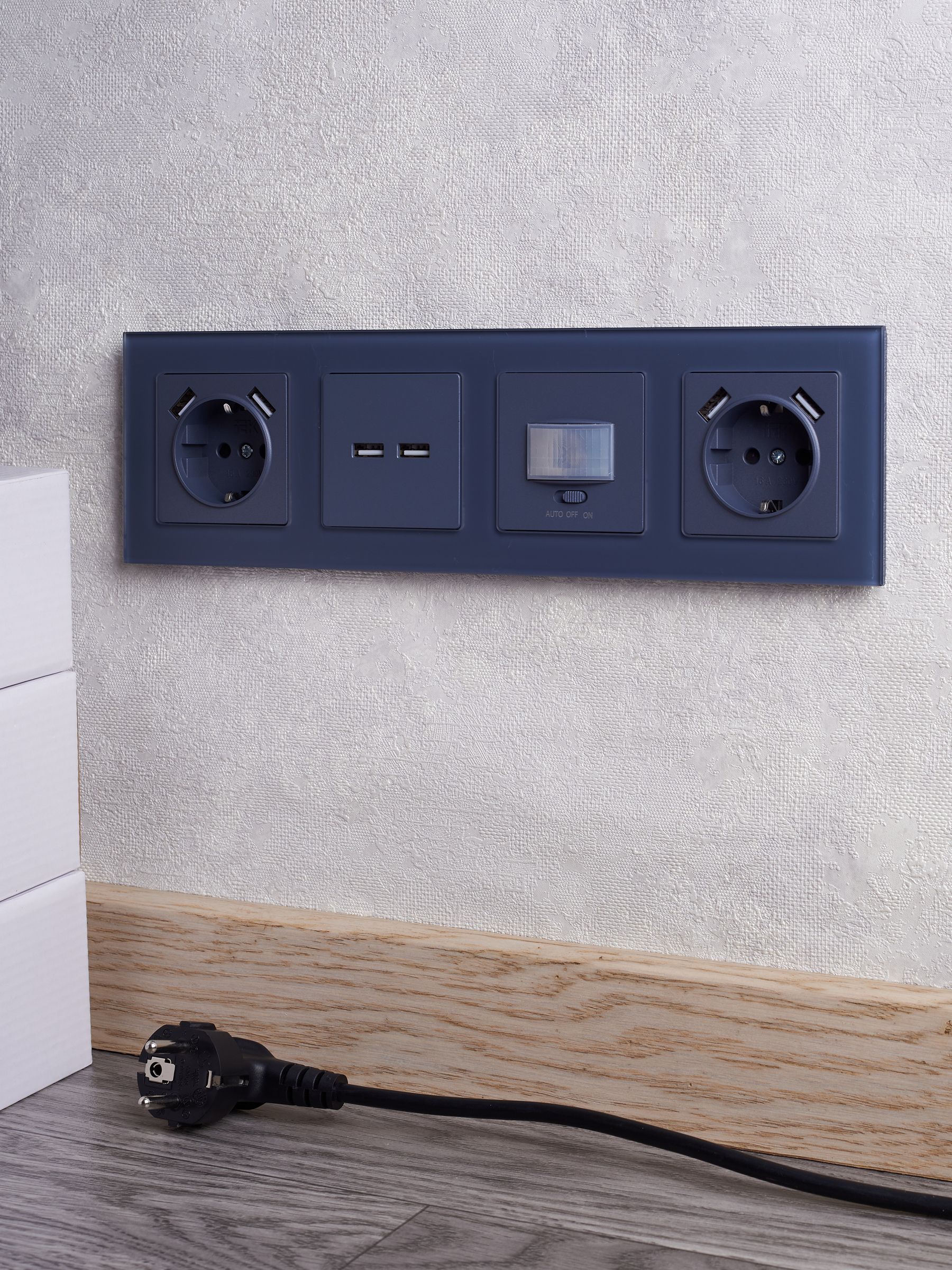 BRITE Розетка 1-местная с заземлением с защитными шторками 16А с USB A+A 5В 3,1А РЮш10-2-БрМ маренго IEK — фото