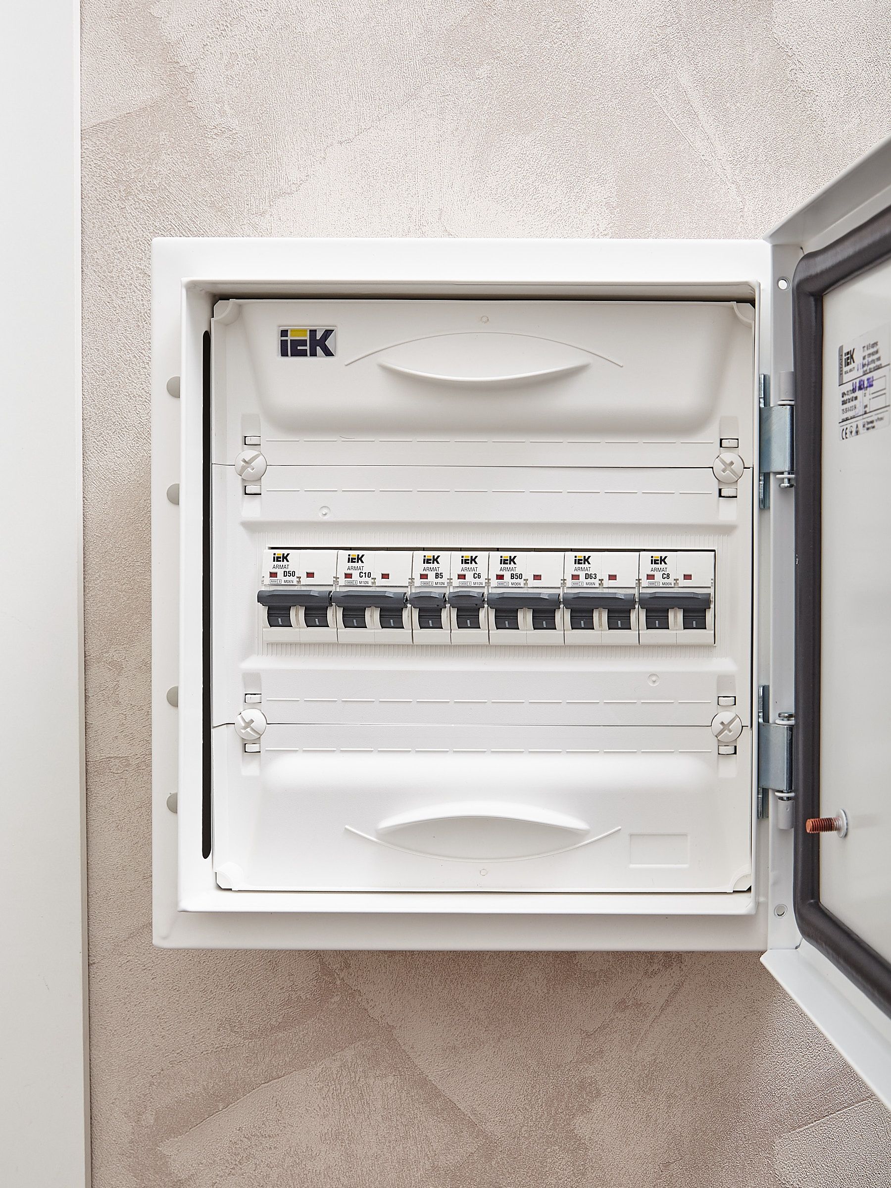 ARMAT Автоматический выключатель M10N 1P C 6А IEK — фото