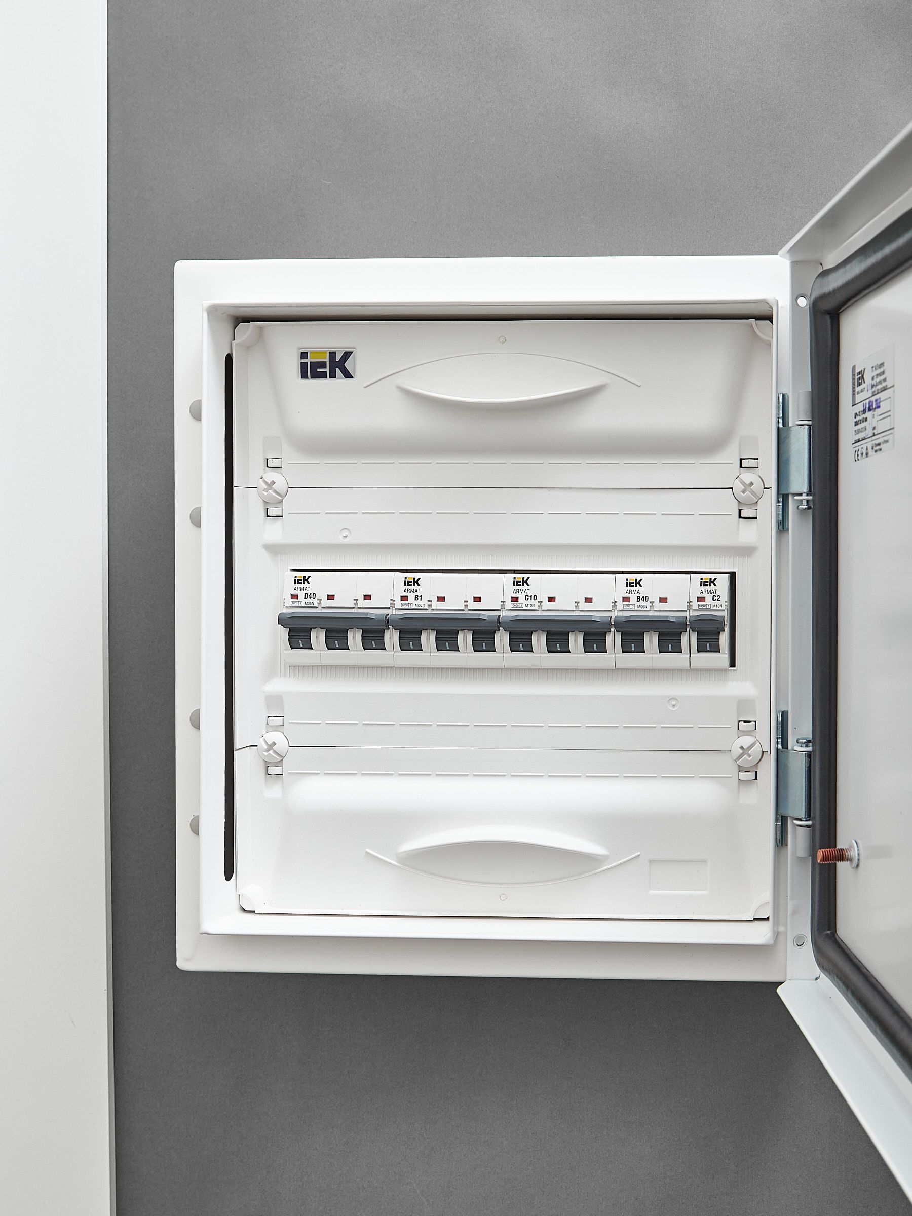 ARMAT Автоматический выключатель M10N 3P C 10А IEK — фото