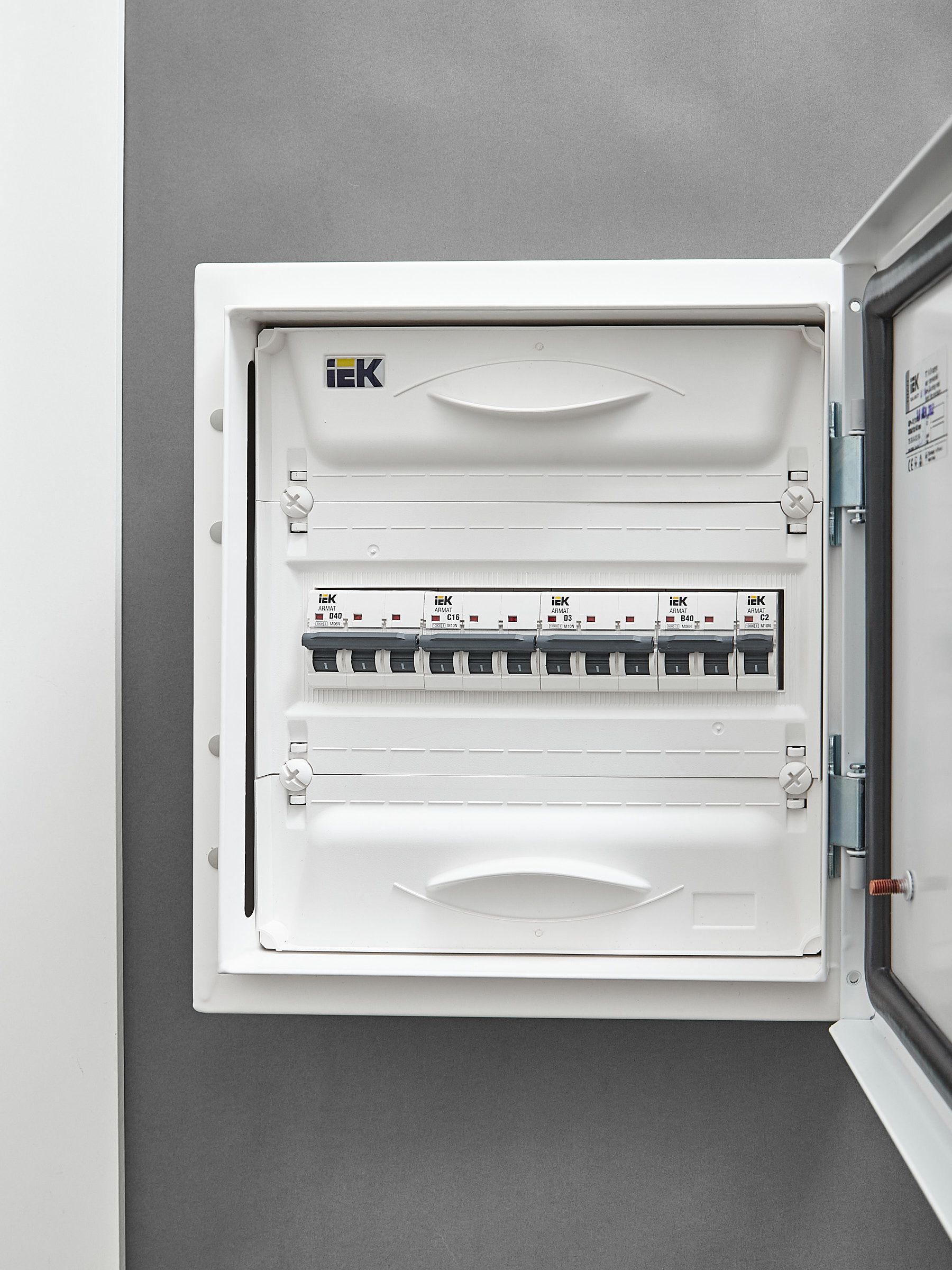 ARMAT Автоматический выключатель M10N 3P C 16А IEK — фото