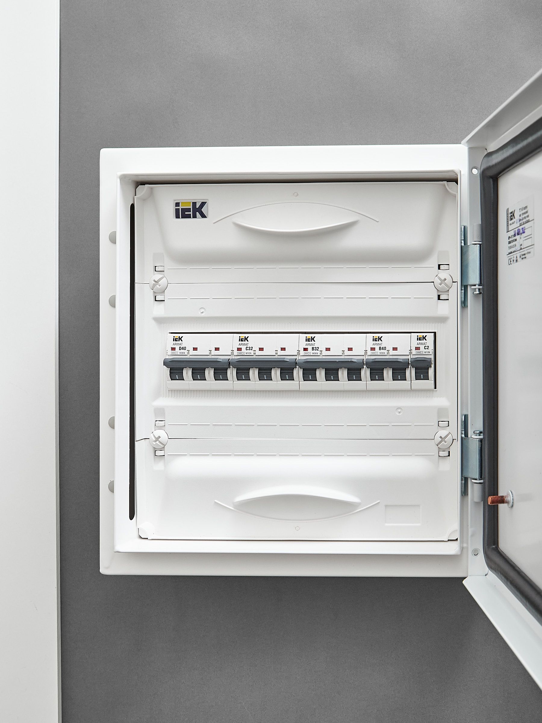 ARMAT Автоматический выключатель M10N 3P C 32А IEK — фото