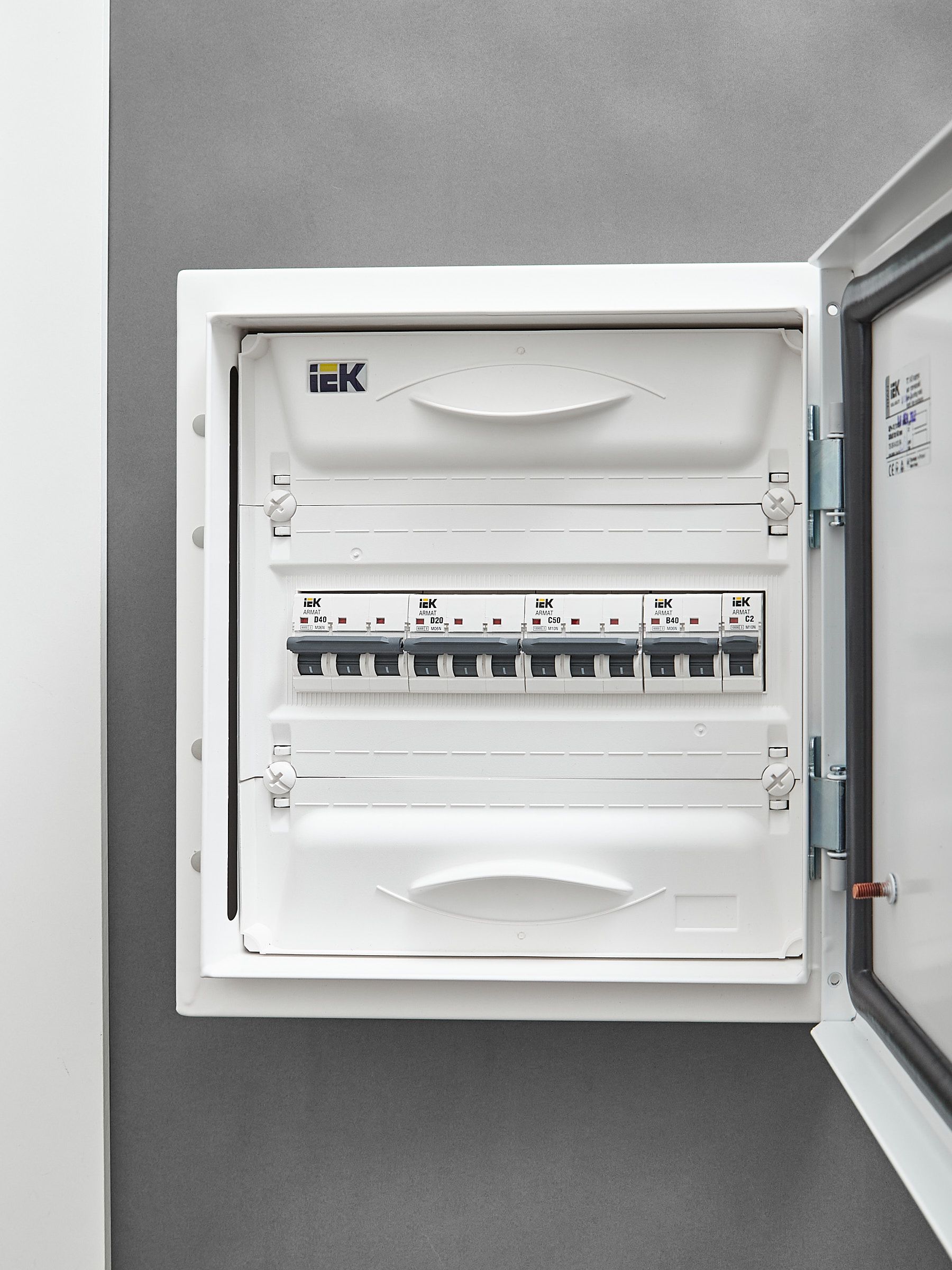 ARMAT Автоматический выключатель M10N 3P C 50А IEK — фото